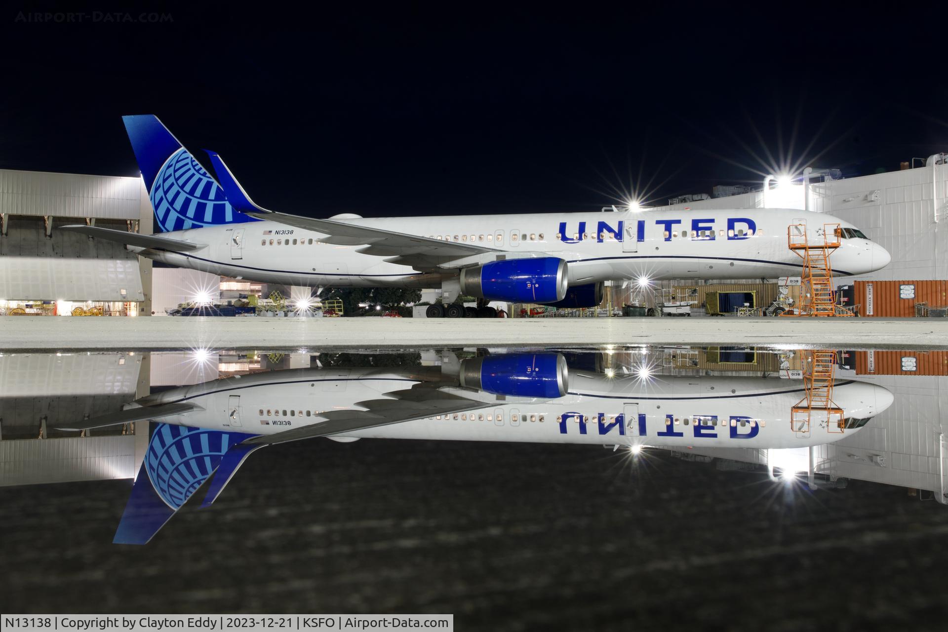 N13138, 1999 Boeing 757-224 C/N 30351, SFO 2023.