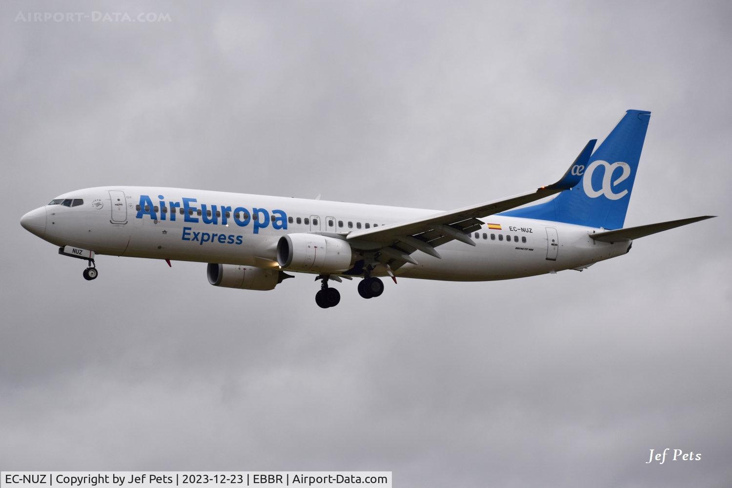EC-NUZ, 2015 Boeing 737-8GP C/N 39866, Landing at Brussels Airport.