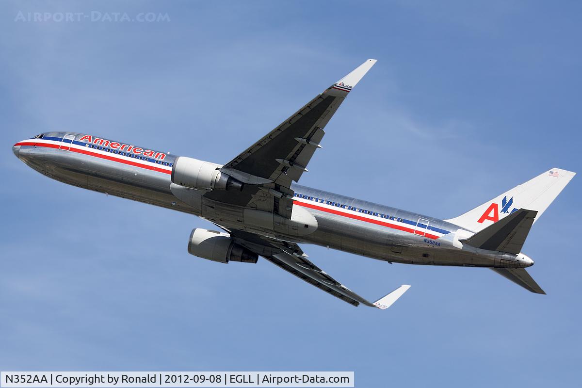 N352AA, 1988 Boeing 767-323ER C/N 24033, at lhr
