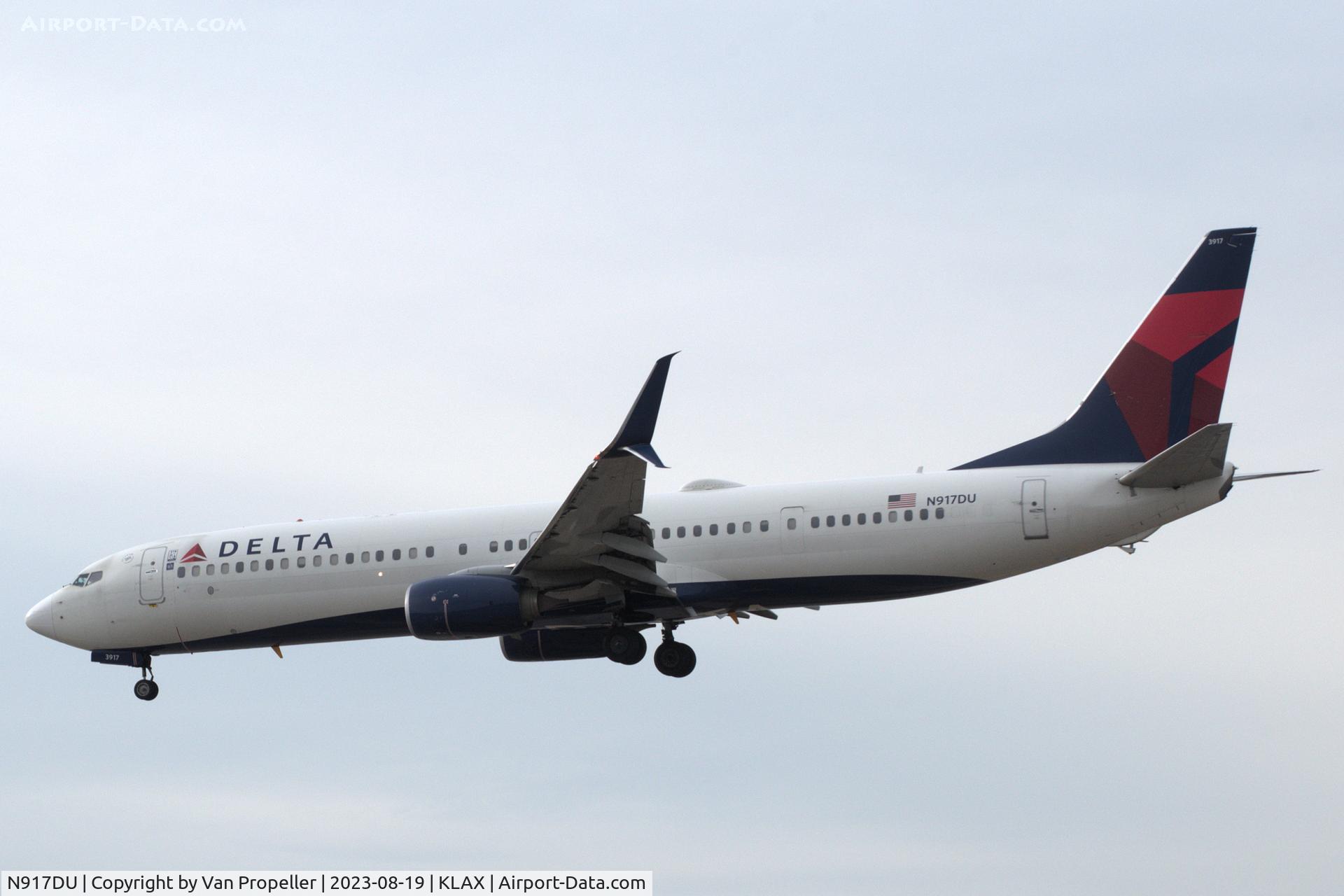 N917DU, 2019 Boeing 737-932 C/N 63530, Delta Air Lines Boeing 737-932ER on approach to LAX