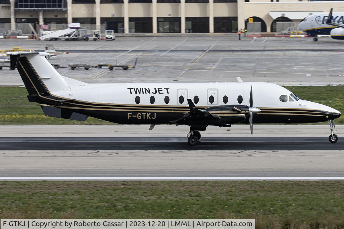F-GTKJ, 1998 Beech 1900D C/N UE-348, Runway 13