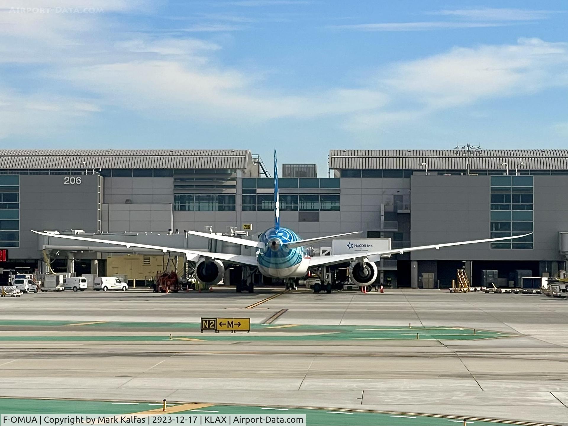 F-OMUA, 2018 Boeing 787-9 Dreamliner Dreamliner C/N 39297, B789 Air Tahiti Nui F-OMUA Boeing 787-9 Dreamliner THT8 KLAX-LFPG gate 206 LAX