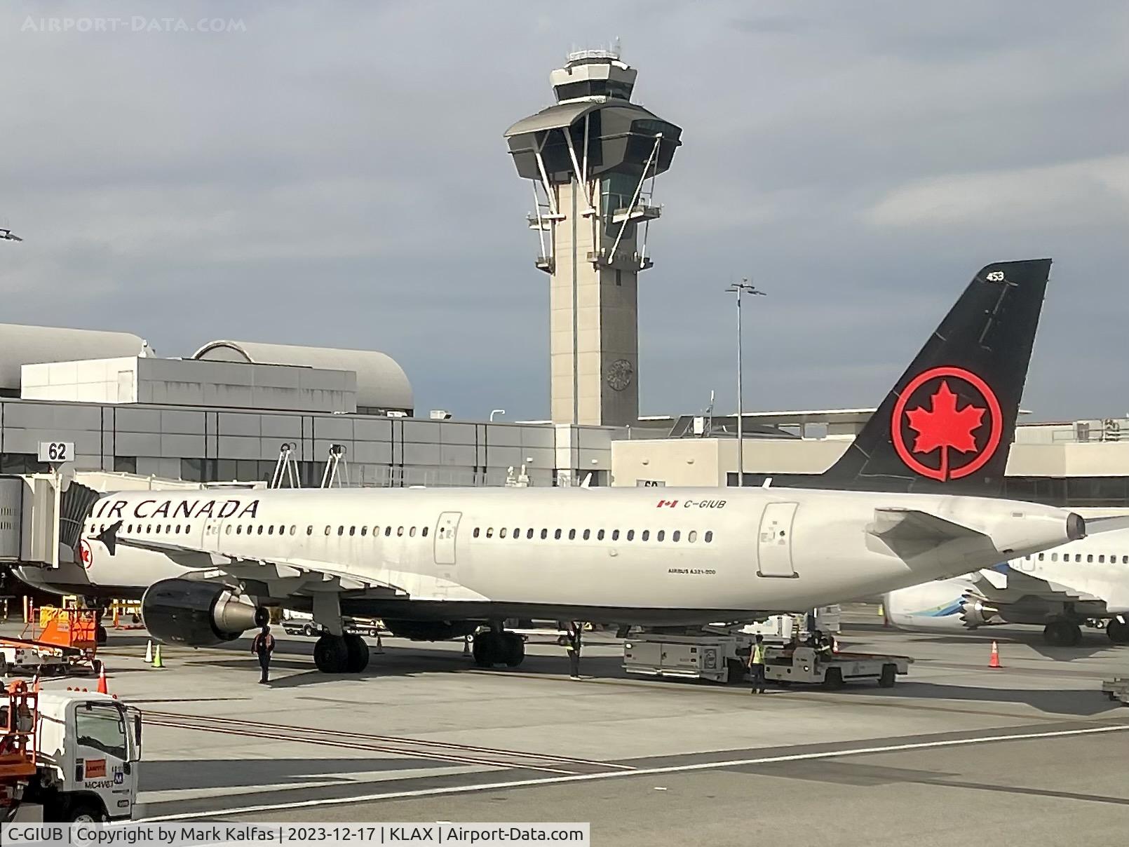 C-GIUB, 2001 Airbus A321-211 C/N 1623, A321 Air Canada Airbus A321 C-GIUB ACA553 KLAX - CYVR Gate 62 LAX