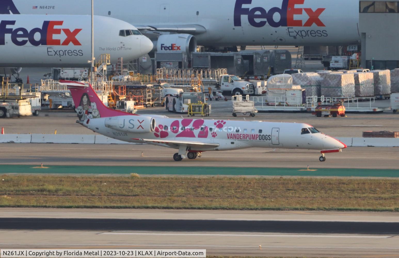 N261JX, 2001 Embraer ERJ-135LR (EMB-135LR) C/N 145512, JSX E135 zx