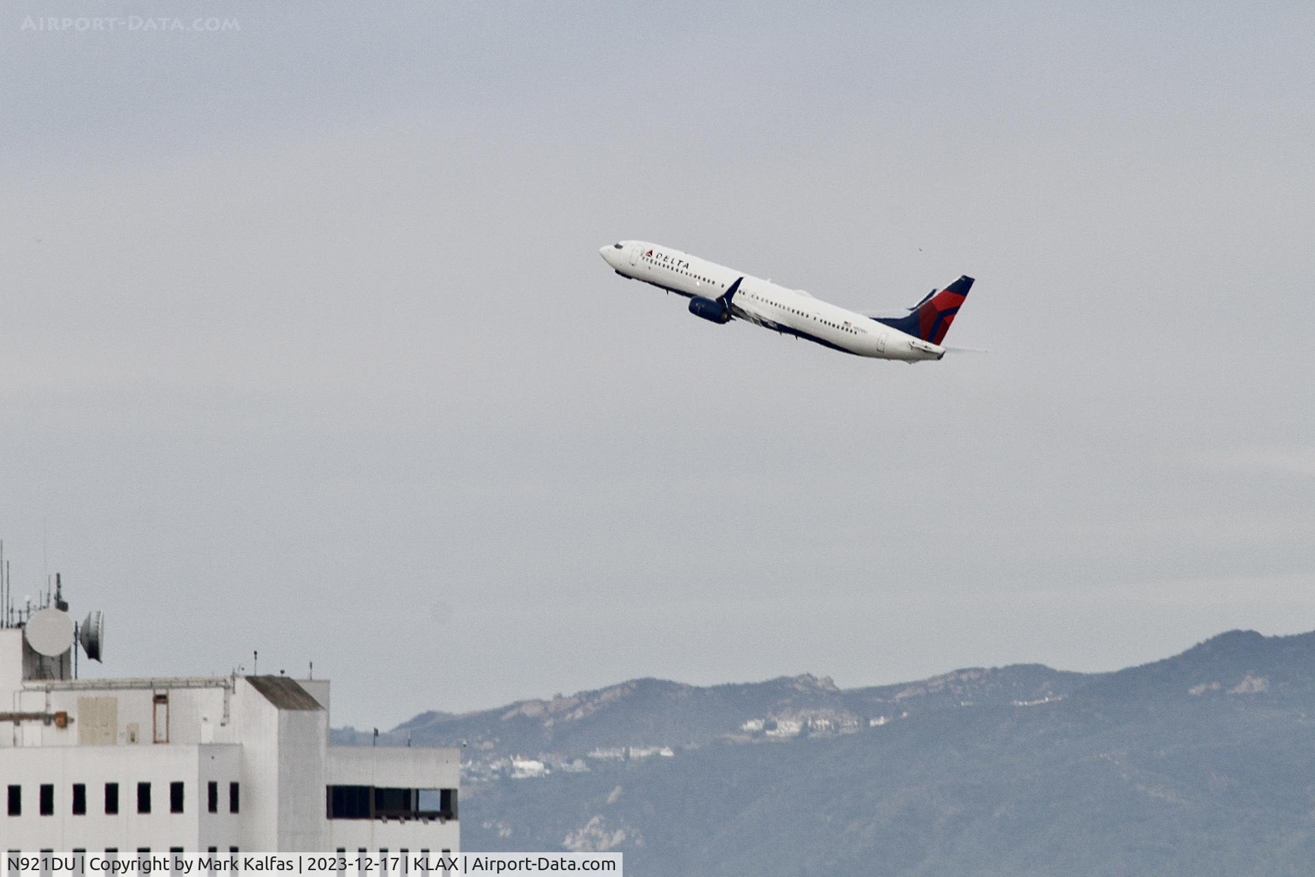 N921DU, 2019 Boeing 737-900/ER C/N 63532, N739 Delta Airlines Boeing 737-900 N921DU DAL413 KLAX-KMSP