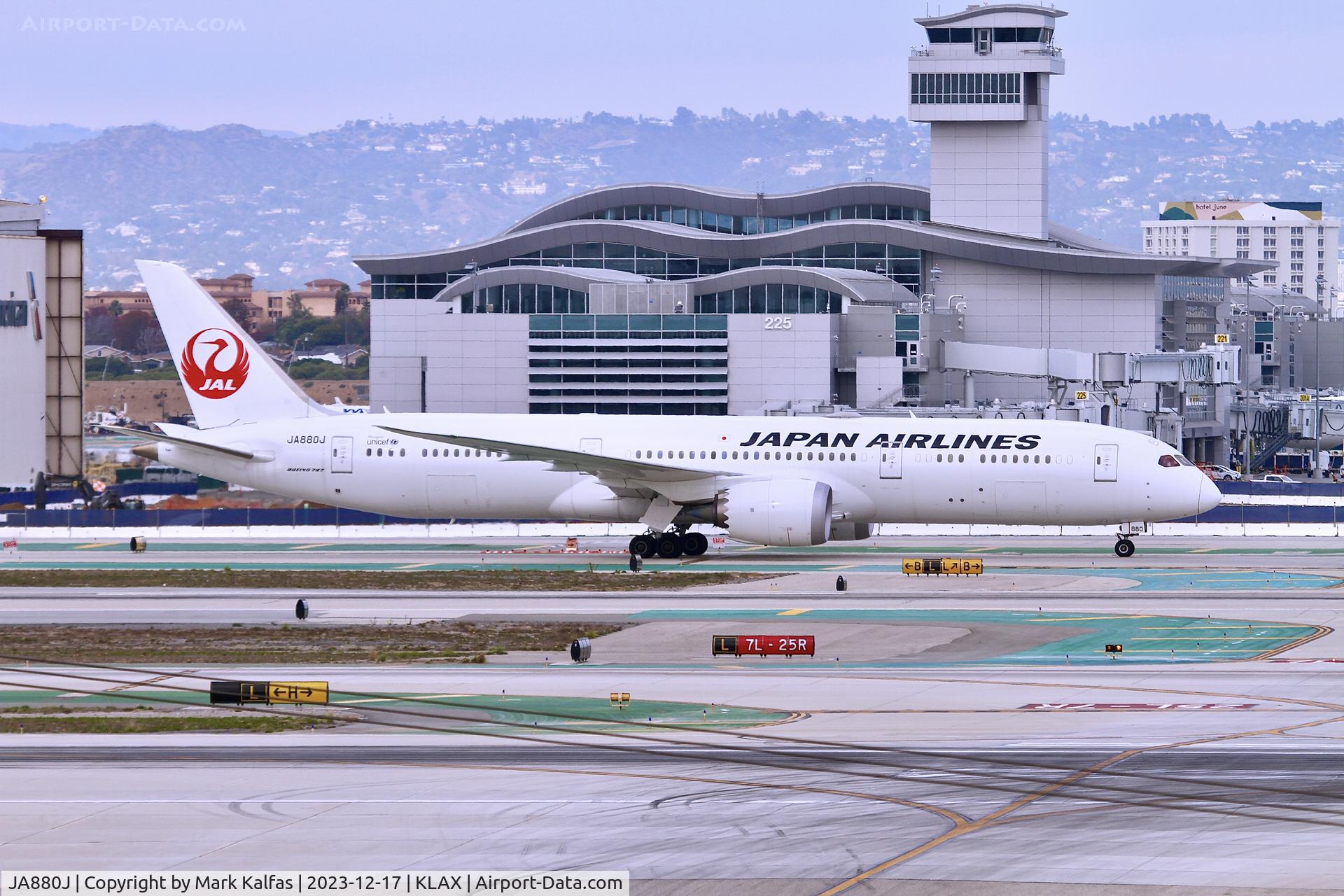 JA880J, 2020 Boeing 787-9 Dreamliner C/N 35426, B789 Japan Airlines Boeing 787-9 Dreamliner JA880J JAL60 RJBB-KLAX