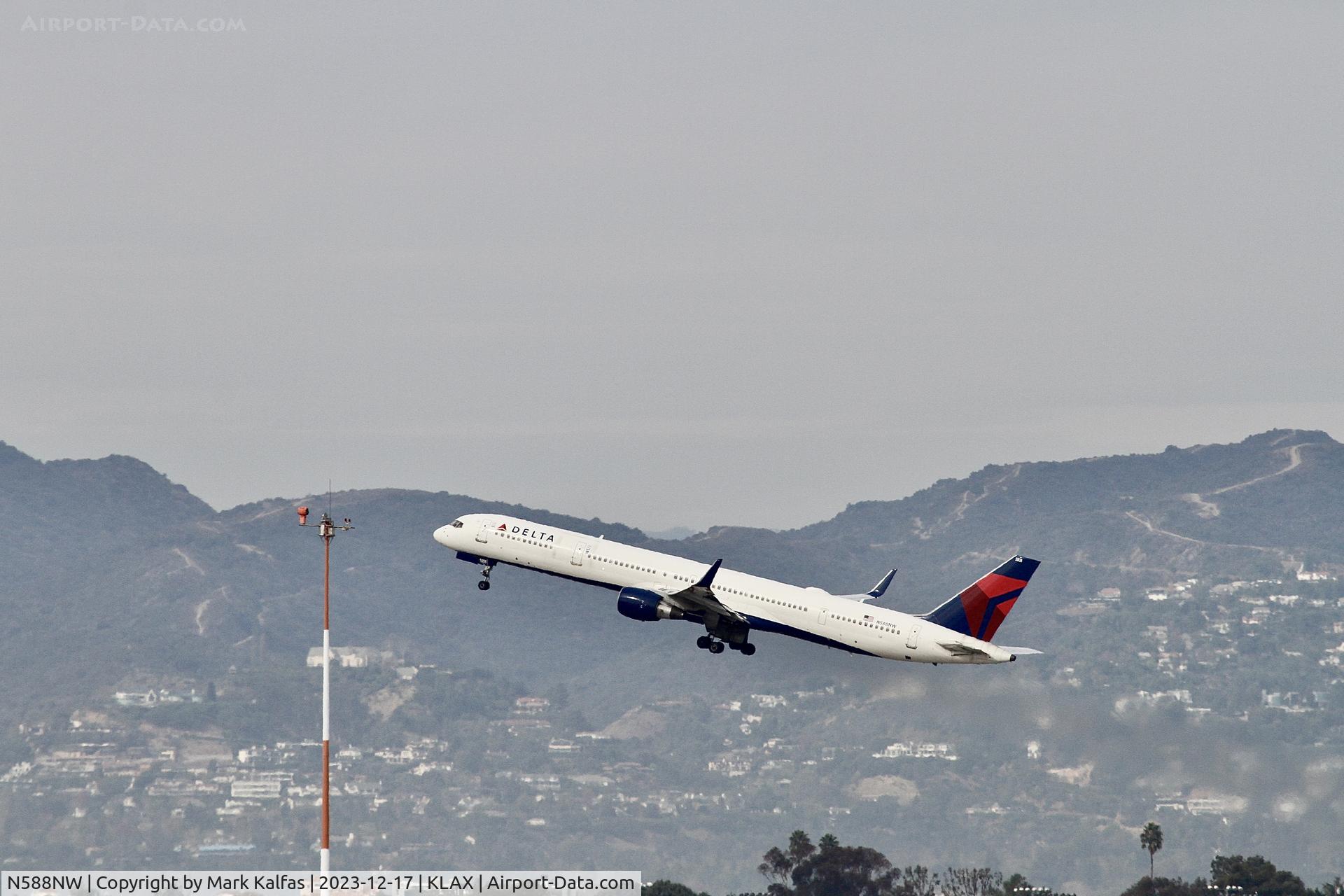 N588NW, 2003 Boeing 757-351 C/N 32988, B753 Delta Airlines BOEING 757-300 N588NW DAL802 KLAX-KDTW