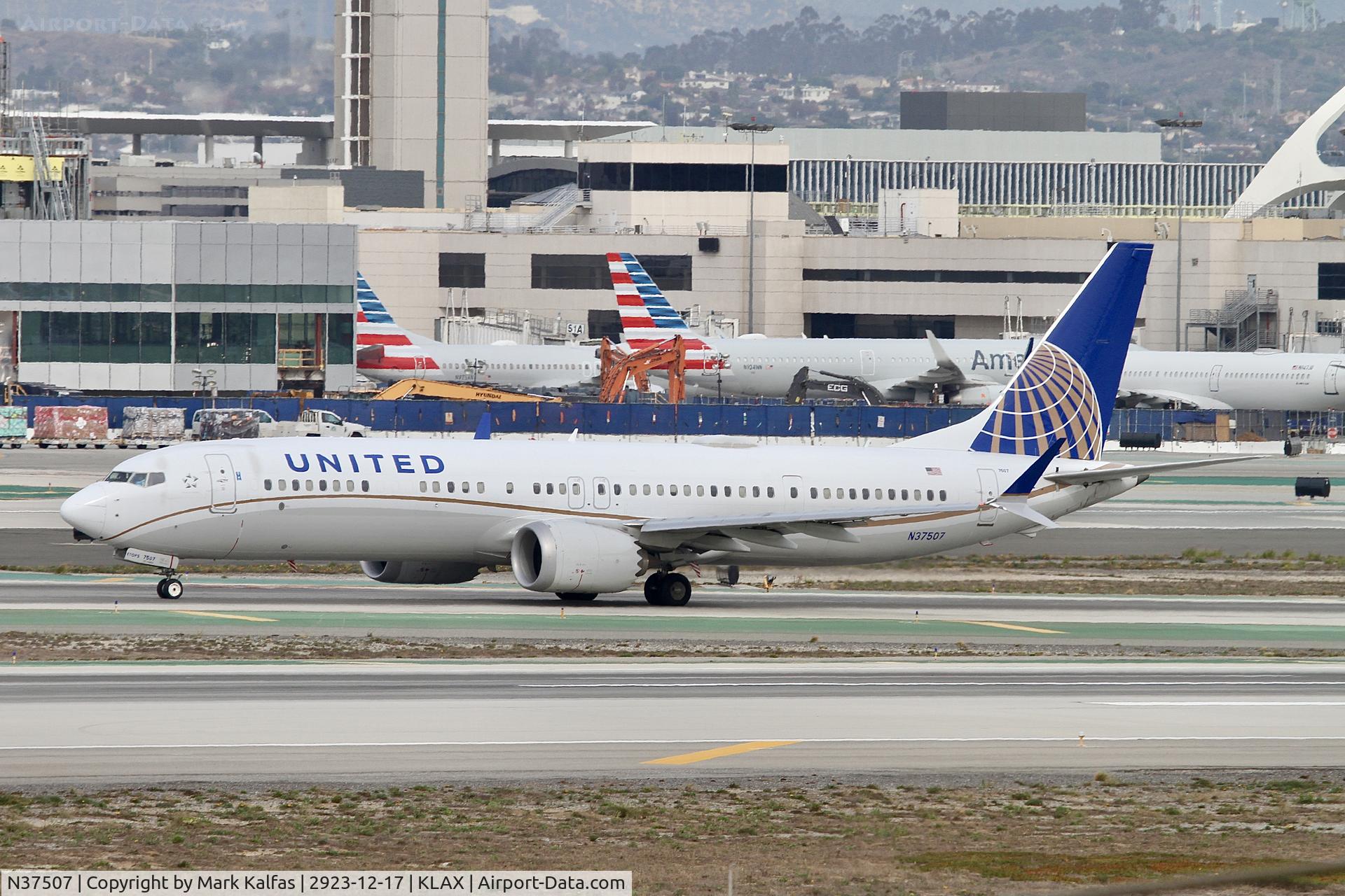 N37507, 2018 Boeing 737-9 MAX C/N 43437, B39M United Airlines Boeing 737 MAX 9 N37507 UAL1013 KDEN-KLAX