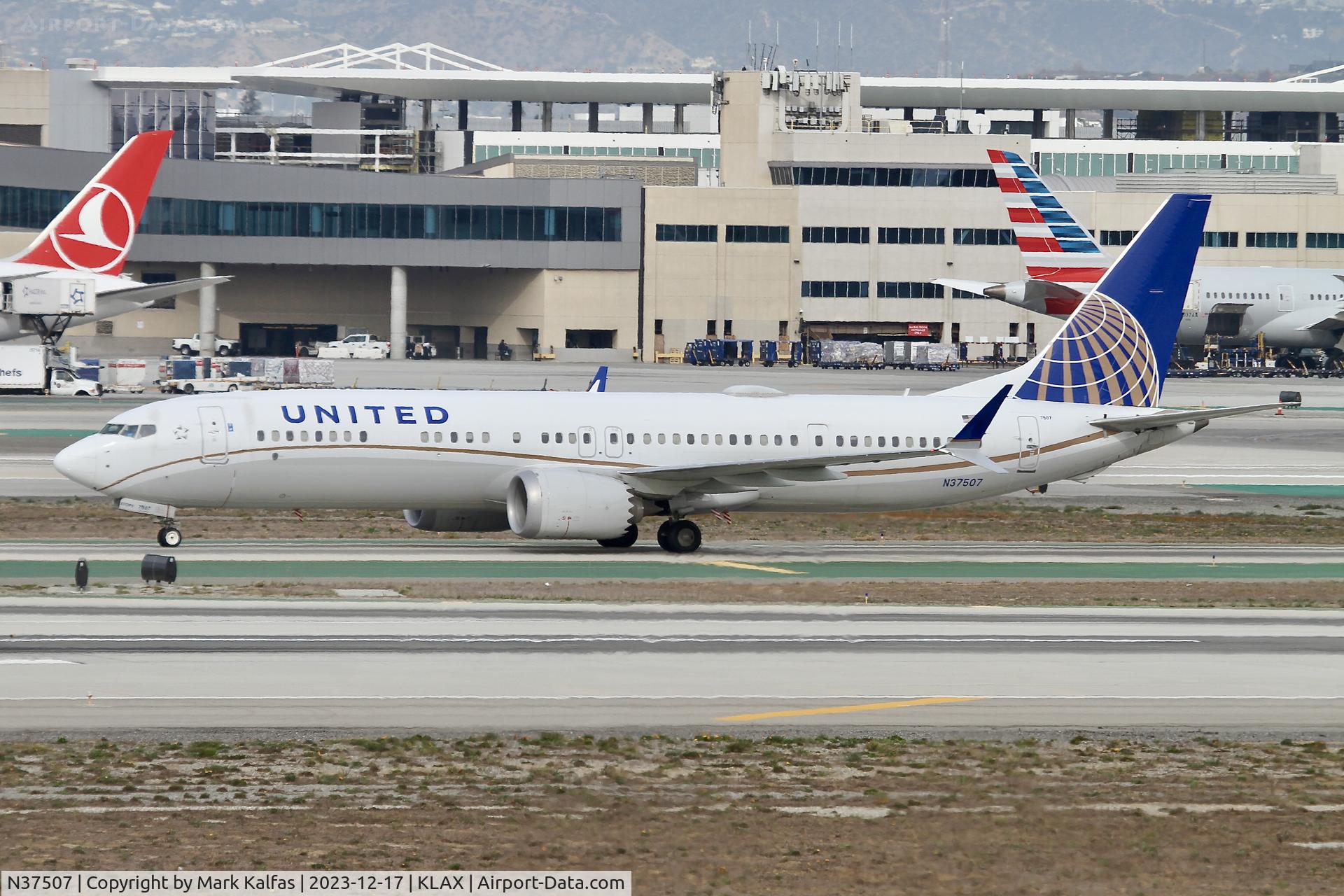 N37507, 2018 Boeing 737-9 MAX C/N 43437, B39M United Airlines Boeing 737 MAX 9 N37507 UAL1013 KDEN-KLAX