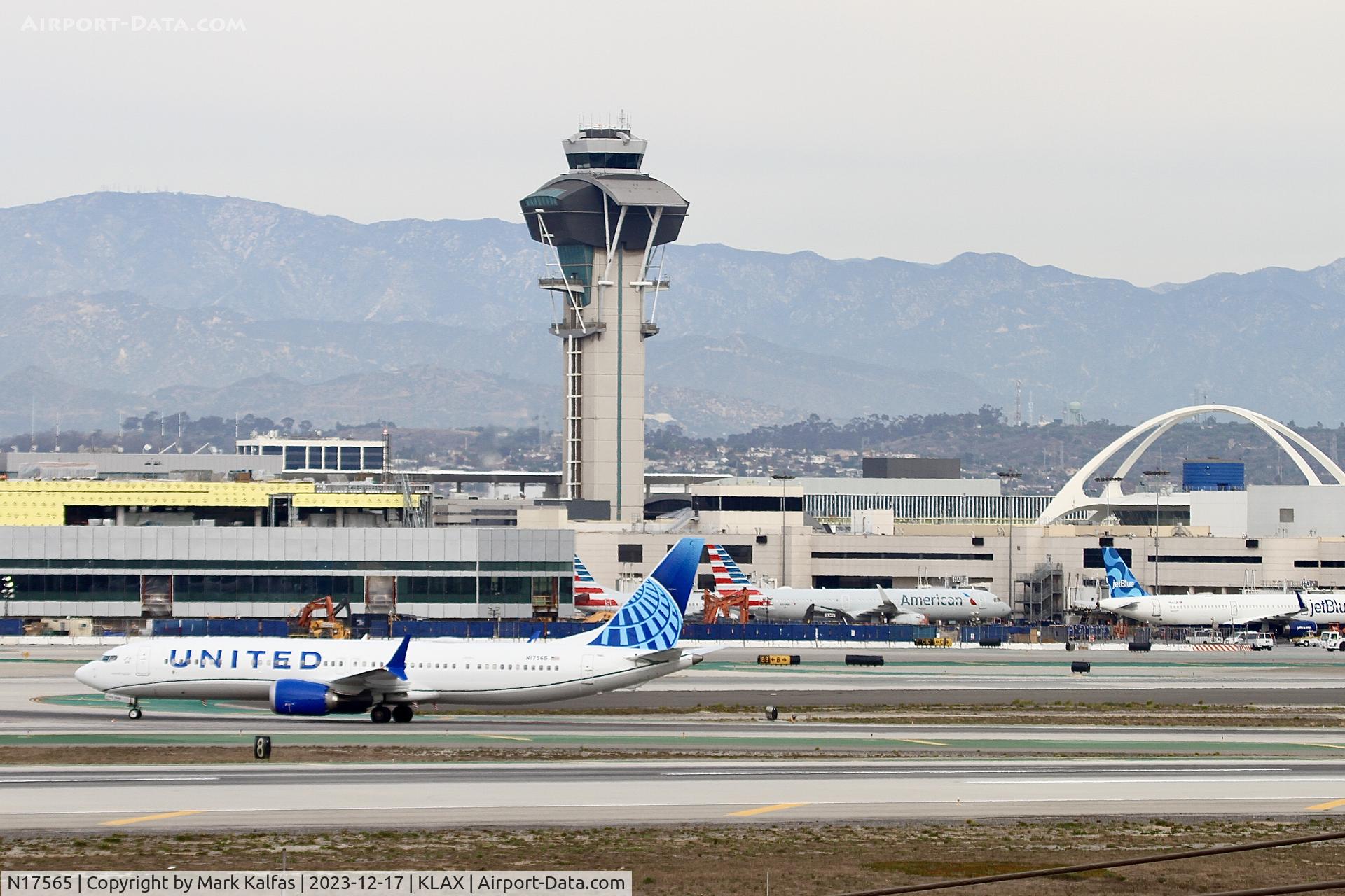 N17565, 2023 Boeing 737-9 MAX C/N 67186, B39M United Airlines Boeing 737 MAX 9 N17565 UAL1710 ORD-LAX