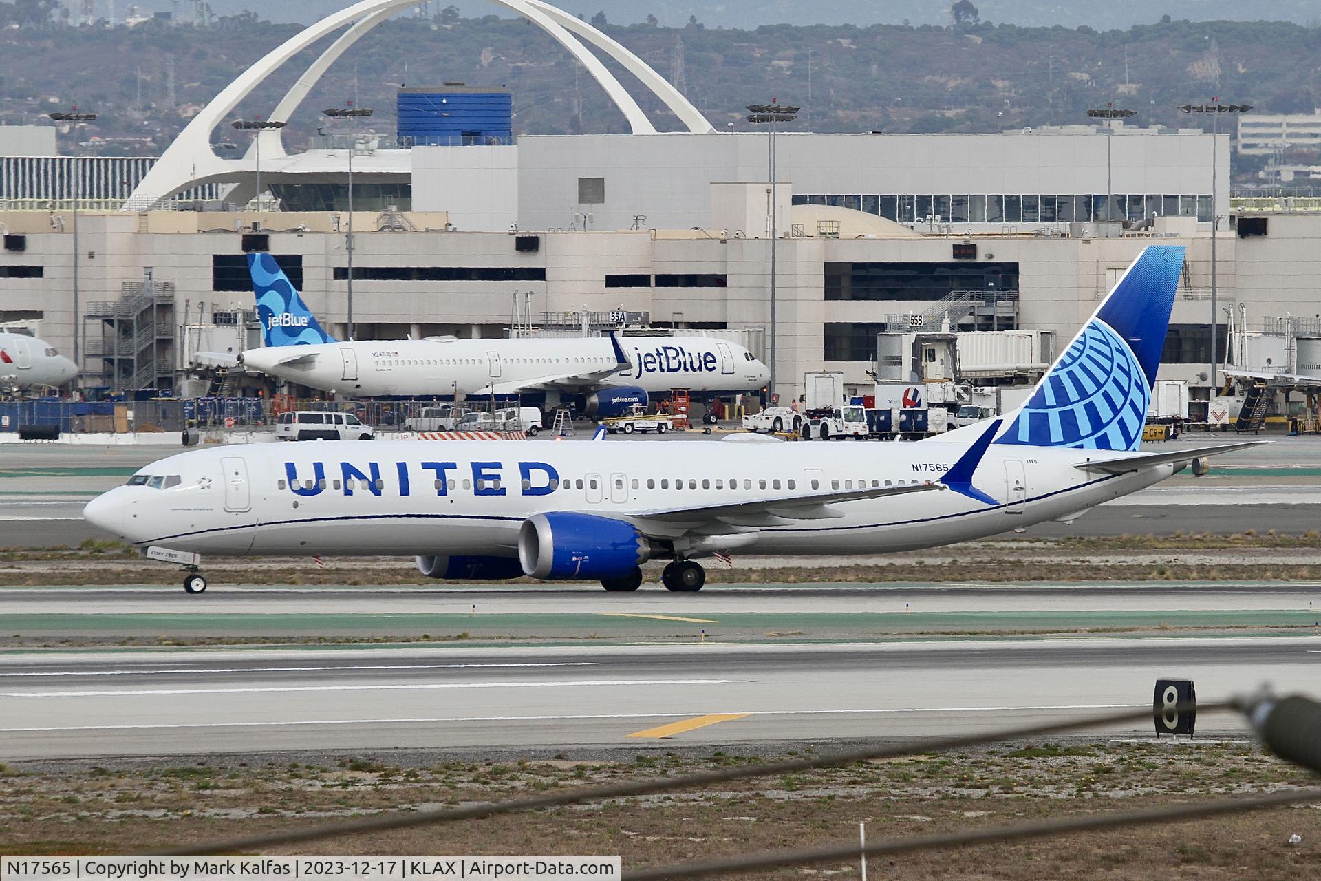 N17565, 2023 Boeing 737-9 MAX C/N 67186, B39M United Airlines Boeing 737 MAX 9 N17565 UAL1710 ORD-LAX