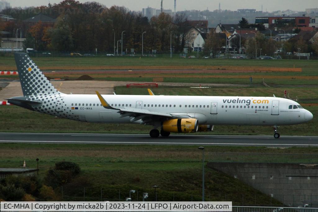 EC-MHA, 2015 Airbus A321-231 C/N 6684, Taxiing