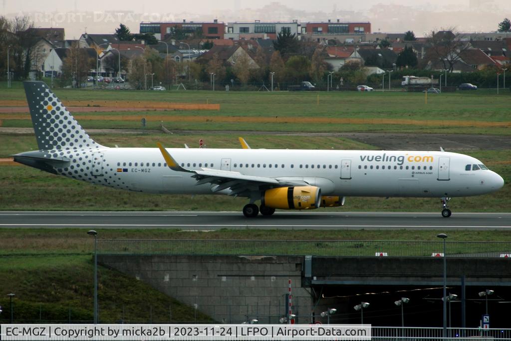 EC-MGZ, 2015 Airbus A321-231 C/N 6660, Taxiing