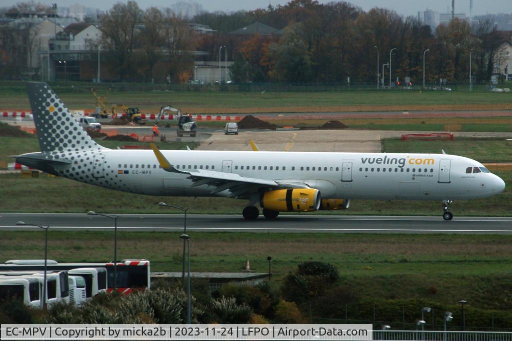 EC-MPV, 2017 Airbus A321-231 C/N 7590, Taxiing