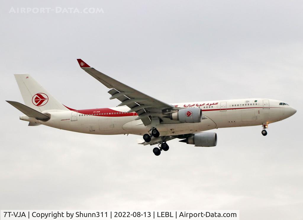 7T-VJA, 2015 Airbus A330-202 C/N 1613, Landing rwy 24R