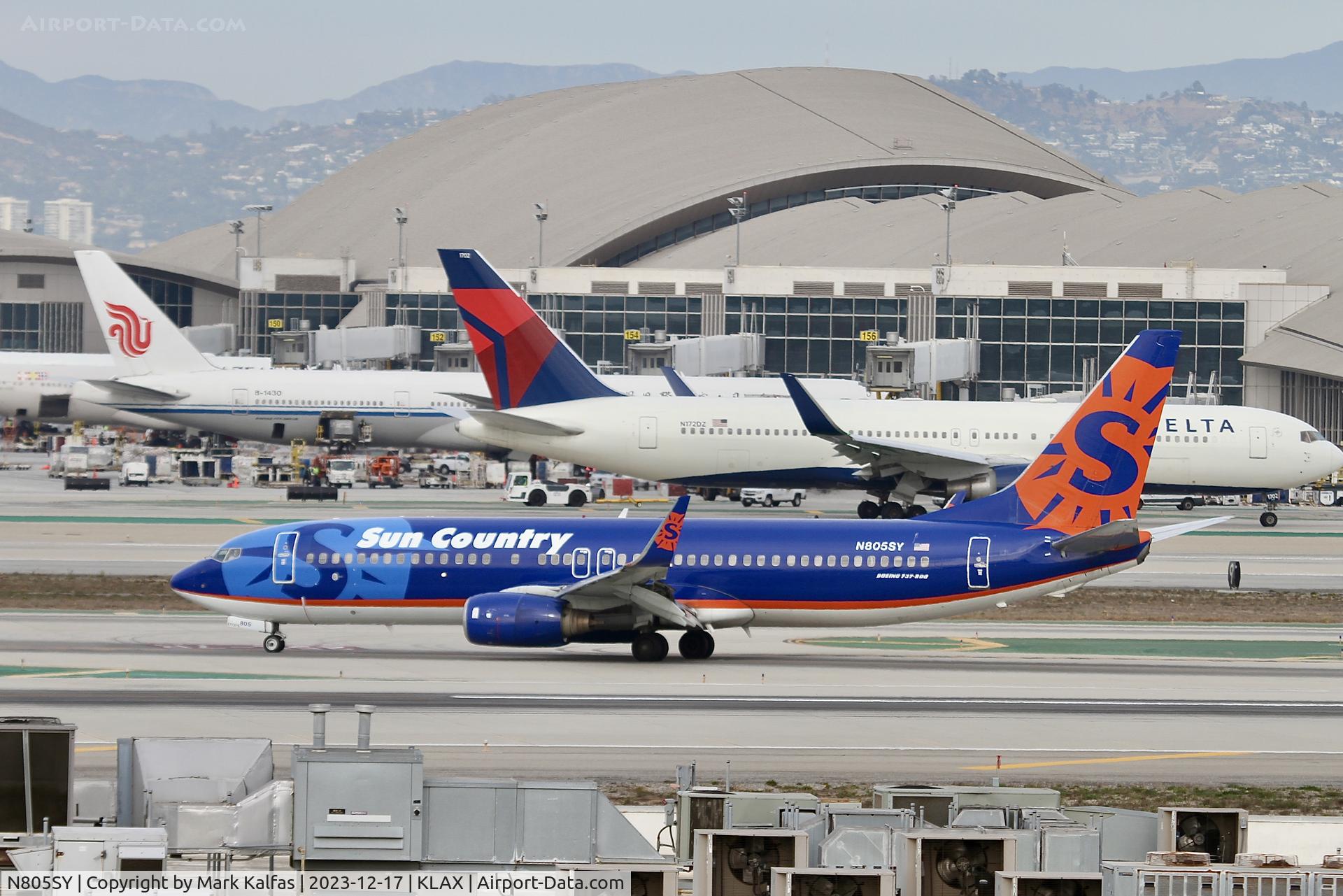 N805SY, 2001 Boeing 737-8Q8 C/N 30032, B738 Sun Country Boeing 737-800 N805SY   SCX427 KMSP-KLAX