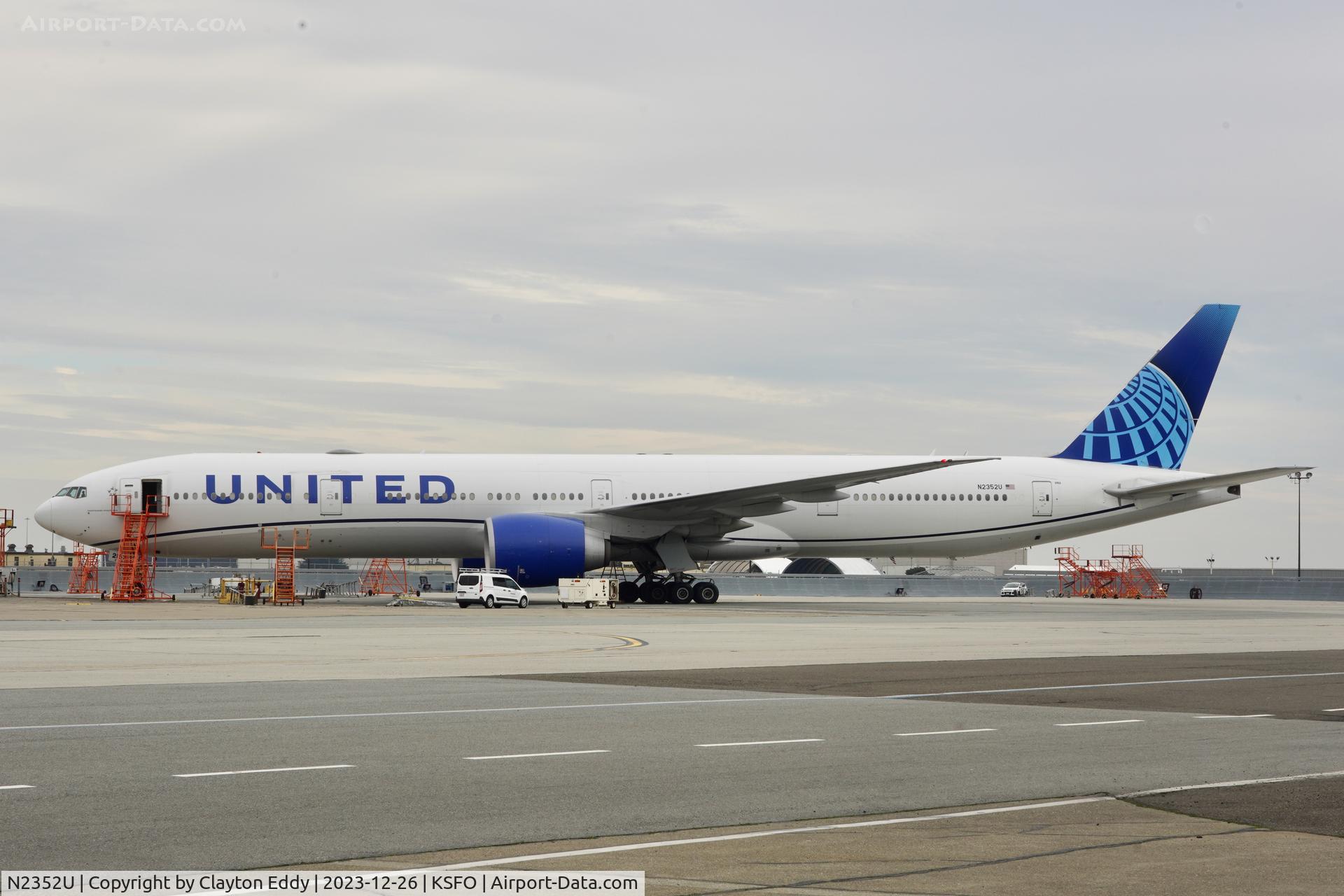 N2352U, 2020 Boeing 777-300/ER C/N 66592, SFO 2023.