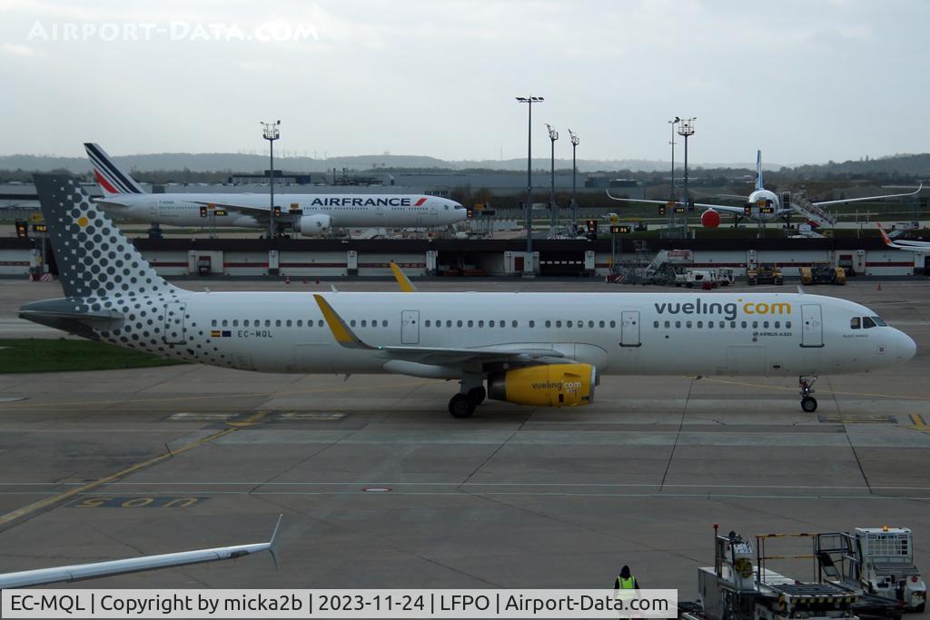 EC-MQL, 2017 Airbus A321-231 C/N 7621, Taxiing