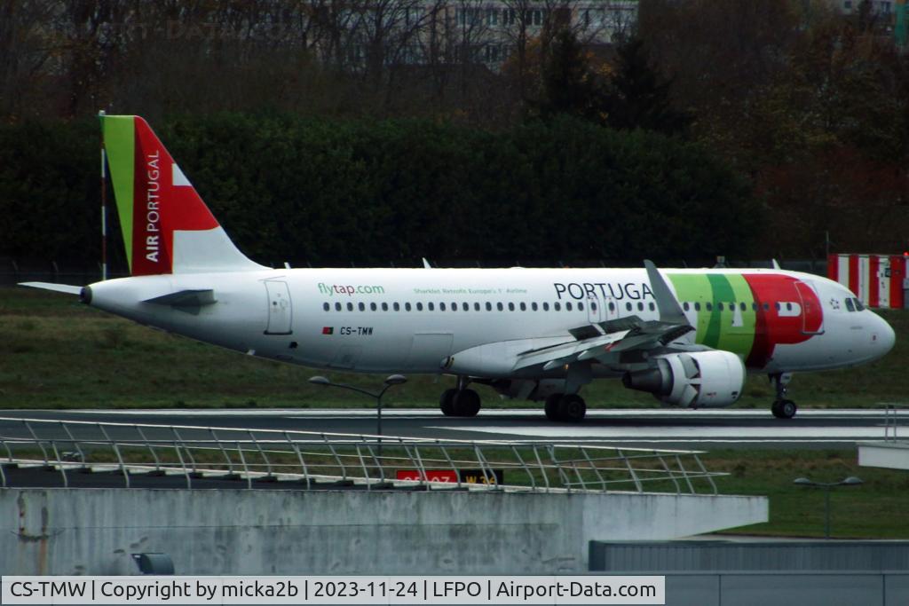 CS-TMW, 2001 Airbus A320-214 C/N 1667, Taxiing. Scrapped in march 2025.