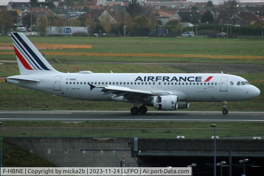 F-HBNE, 2011 Airbus A320-214 C/N 4664, Taxiing