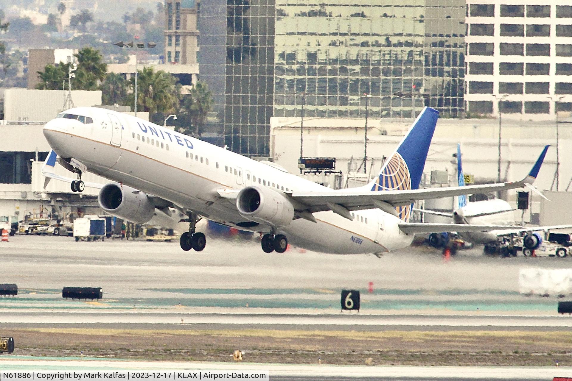 N61886, 2015 Boeing 737-924/ER C/N 42190, B739 United Airlines Boeing 737-900 N61886 UAL1100 LAX-DEN