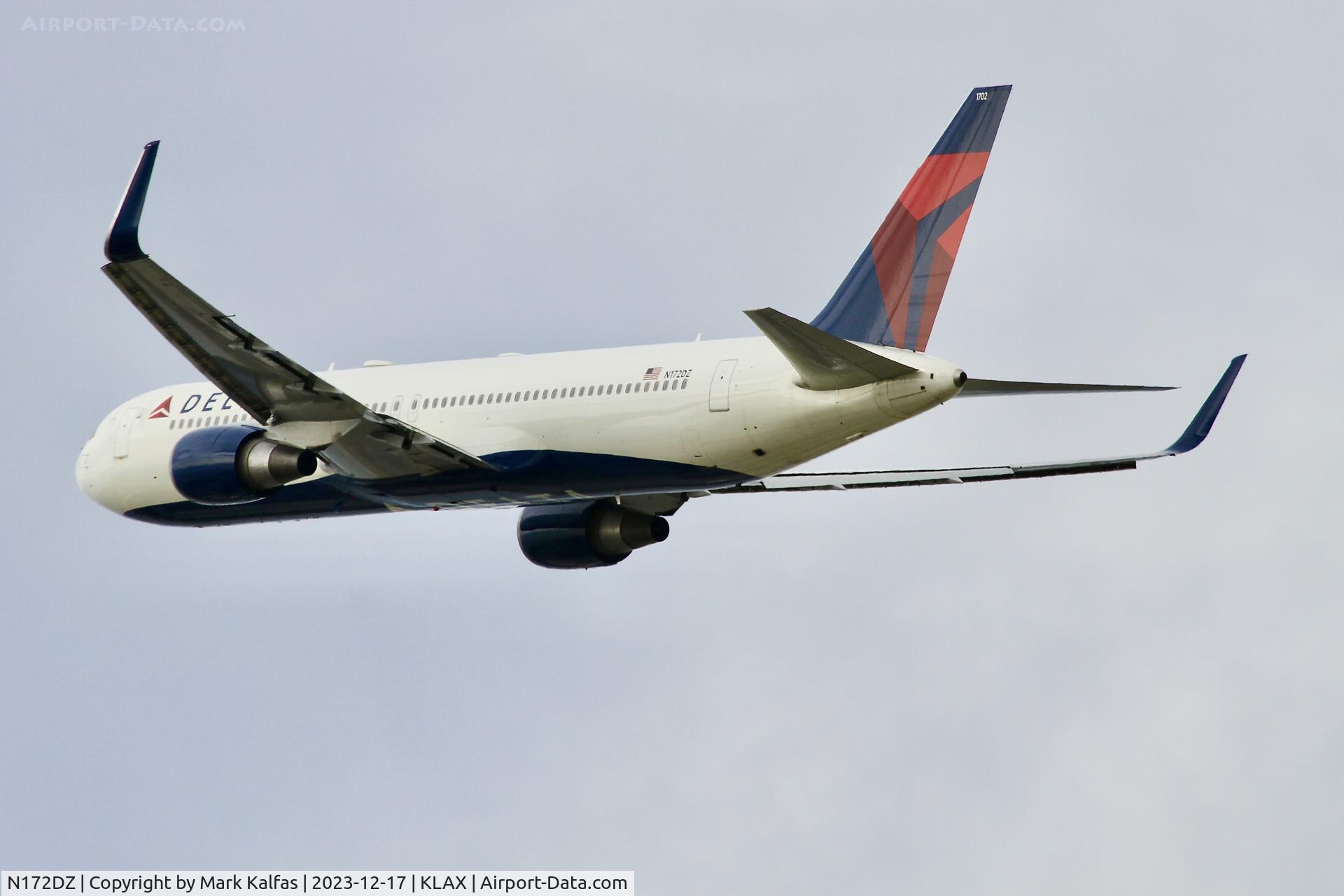 N172DZ, 1998 Boeing 767-332 C/N 29691, B763 Delta Airlines BOEING 767-300 N172DZ DAL488 LAX-ATL