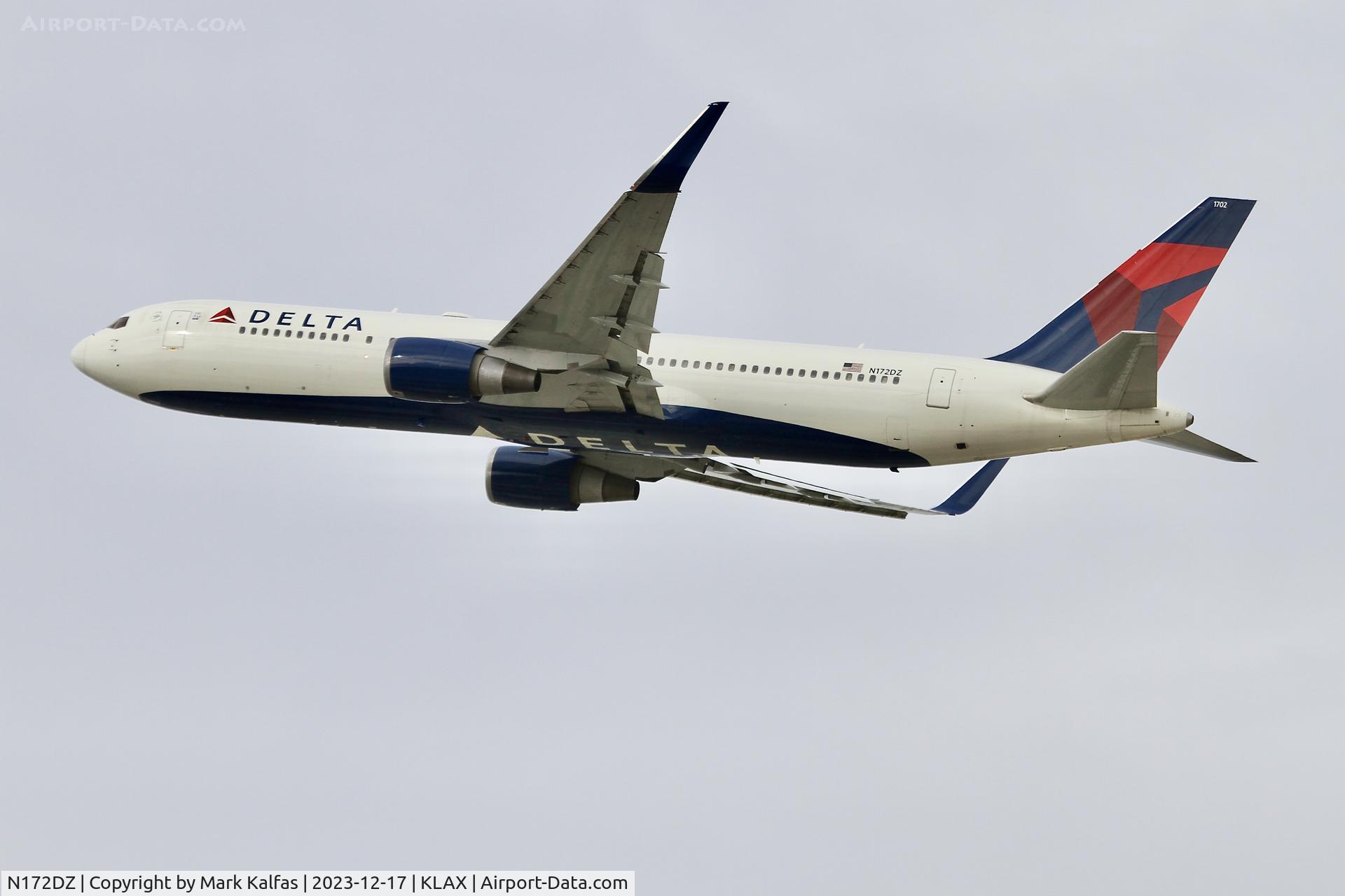N172DZ, 1998 Boeing 767-332 C/N 29691, B763 Delta Airlines BOEING 767-300 N172DZ DAL488 LAX-ATL