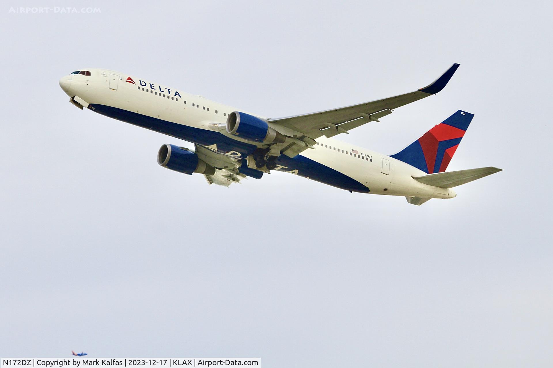 N172DZ, 1998 Boeing 767-332 C/N 29691, B763 Delta Airlines BOEING 767-300 N172DZ DAL488 LAX-ATL