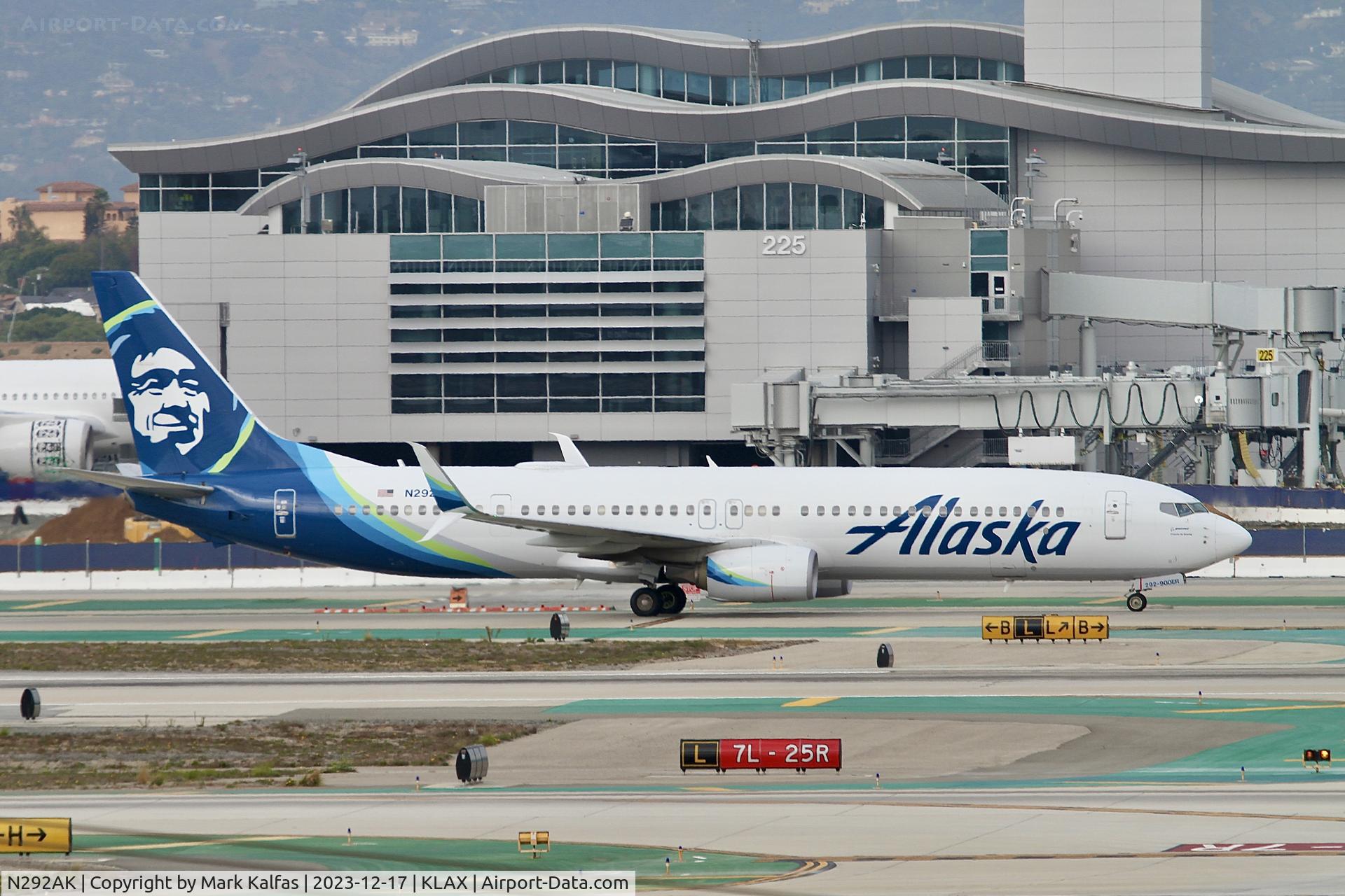 N292AK, 2018 Boeing 737-900ER C/N 64301, B739 Alaska Airlines Boeing 737-900 N292AK ASA1172 PDX-LAX
