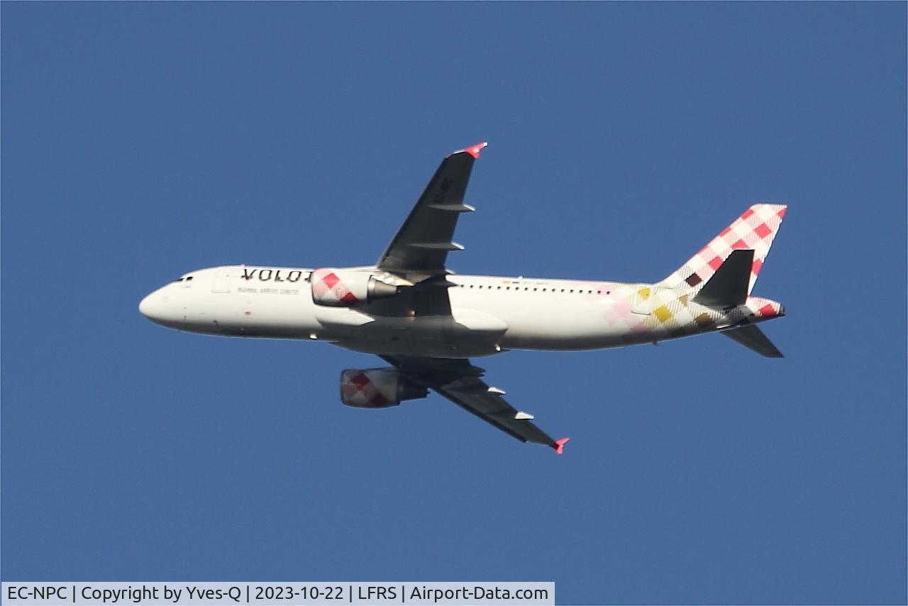 EC-NPC, 2009 Airbus A320-214 C/N 3931, Airbus A320-214, long approach rwy 21, Nantes-Atlantique airport (LFRS-NTE)