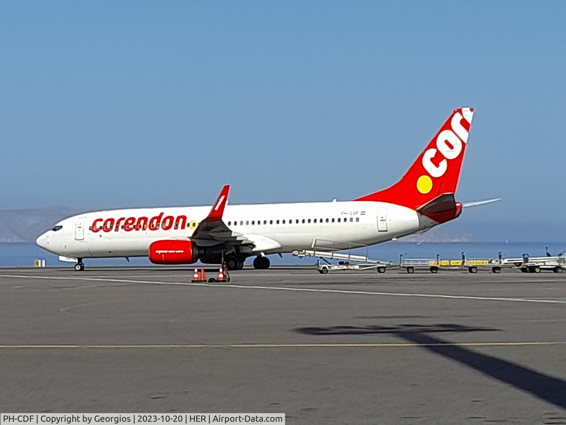 PH-CDF, 1999 Boeing 737-804 C/N 28227, Aufgenommen am 23.10.2023 am Flughafen Heraklion