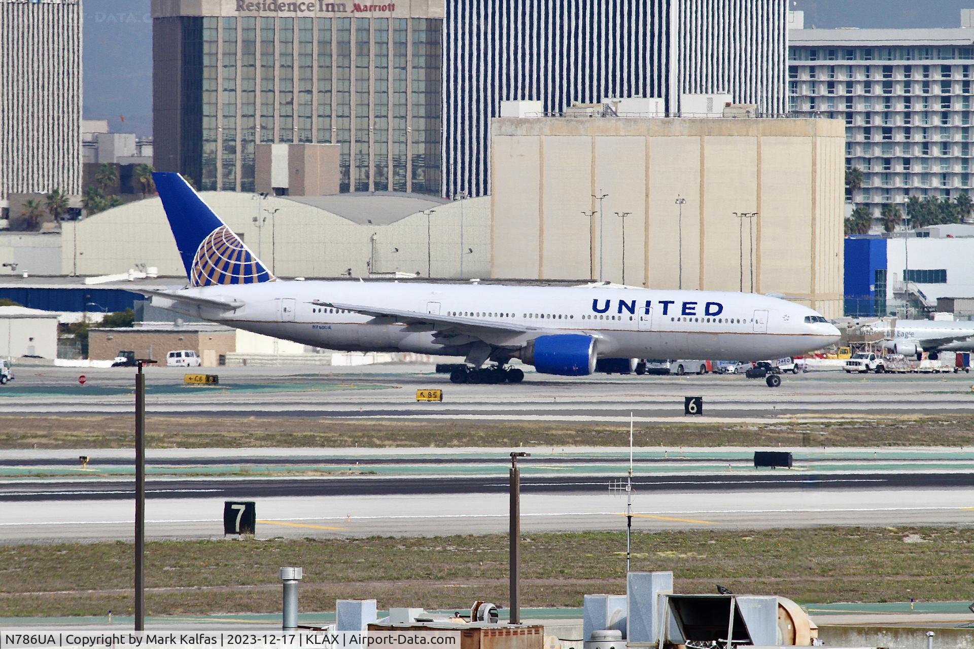 N786UA, 1997 Boeing 777-222/ER C/N 26938, B772 United Airlines Boeing 777-222 N786UA UAL2533 LAX-IAD