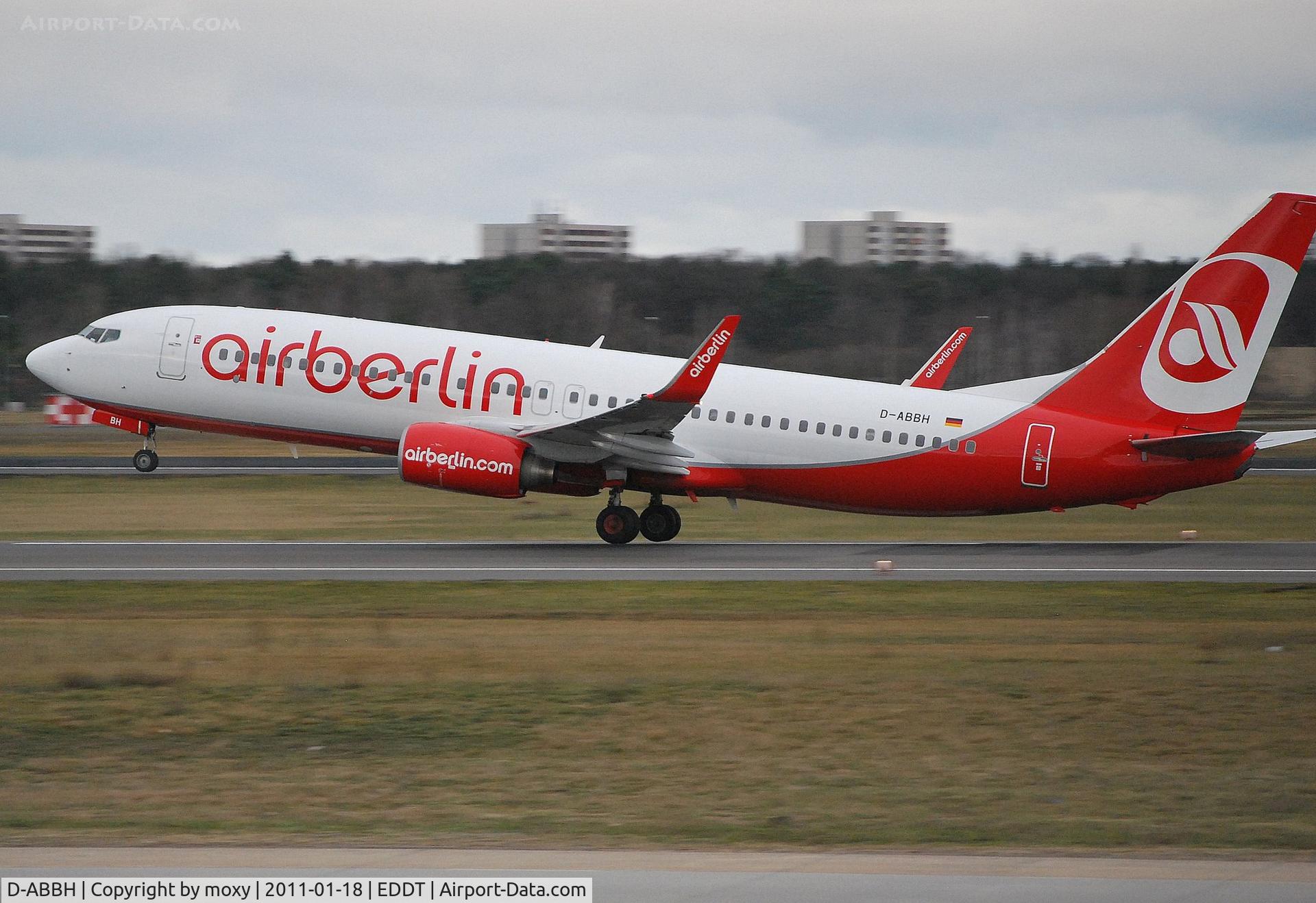 D-ABBH, 2003 Boeing 737-86J C/N 32919, Boeing 737-86J taking off from Berlin Tegel.