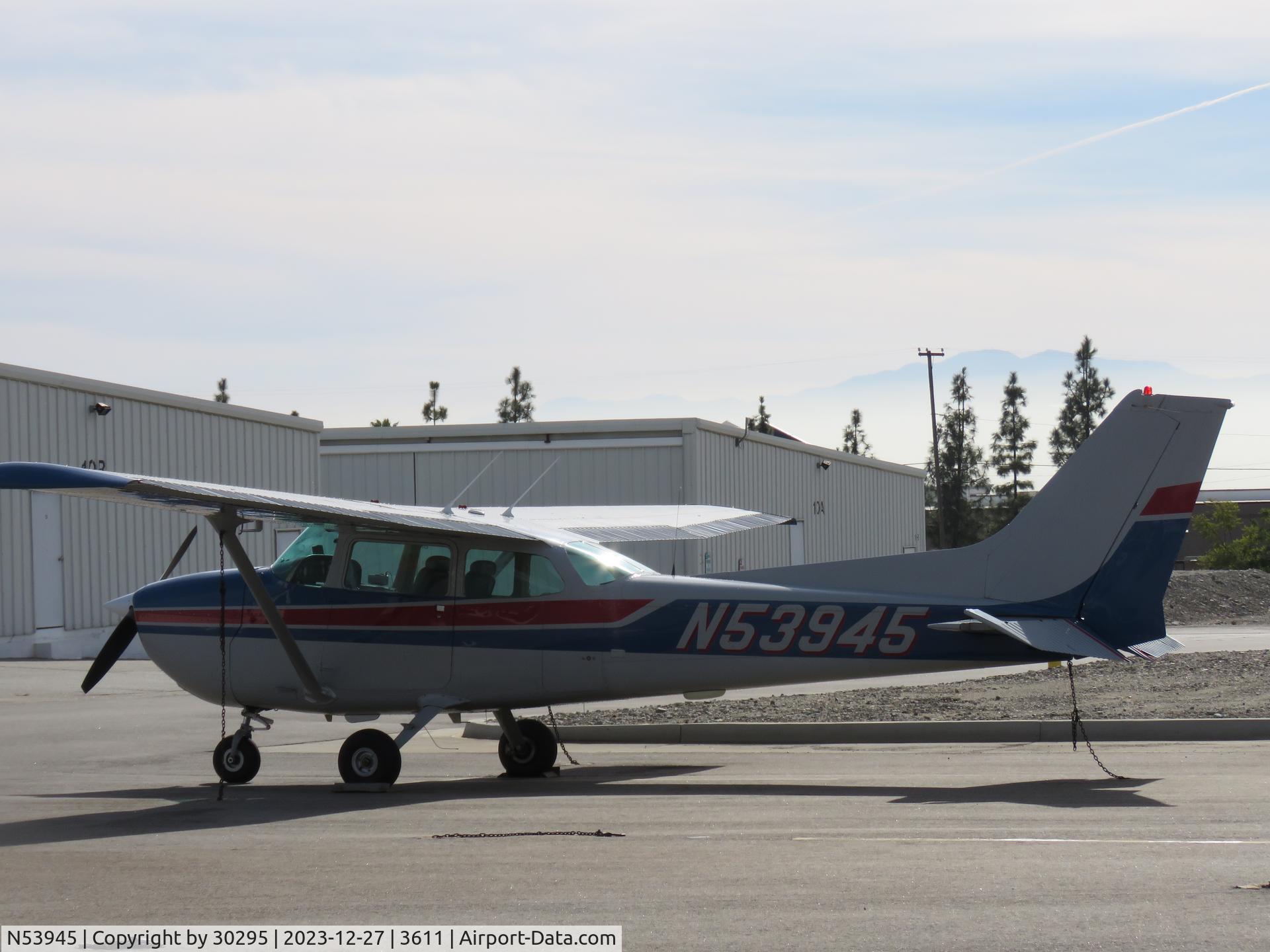 N53945, 1981 Cessna 172P C/N 17274832, Parked