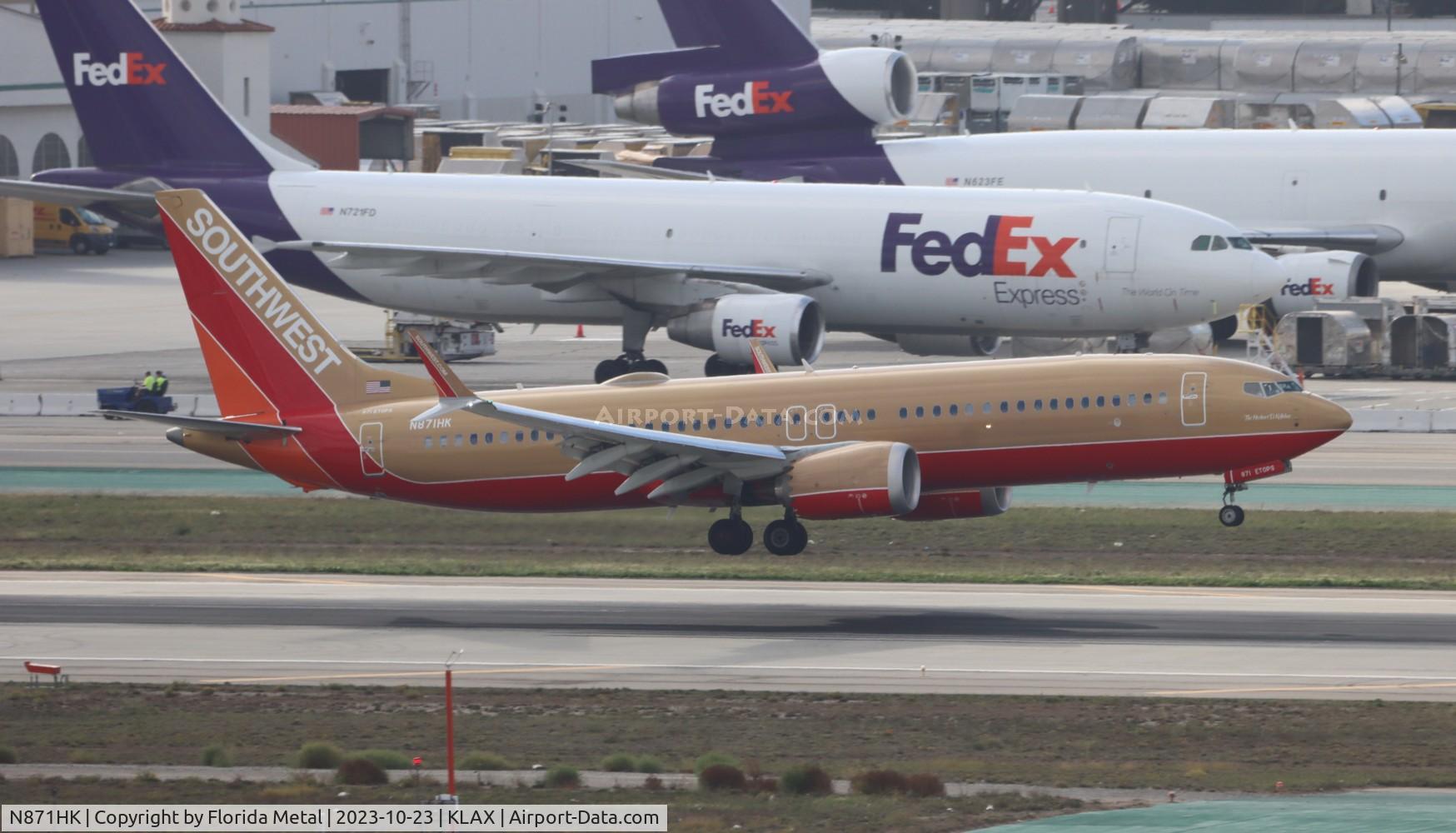 N871HK, 2022 Boeing 737-8 MAX C/N 67775, SWA 737-8 gold zx KLAS-LAX