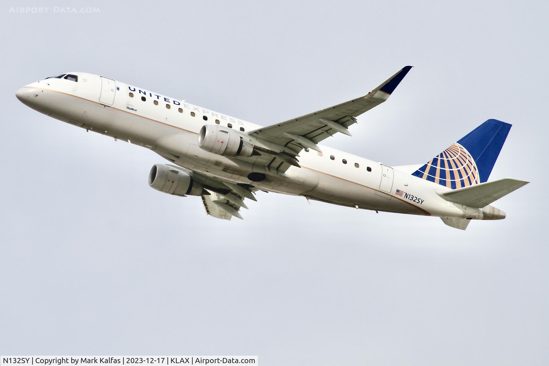 N132SY, 2015 Embraer 170LR (ERJ-170-100LR) C/N 17000451, E75L SkyWest United Express EMBRAER 175 LW N132SY SKW5947 LAX-MTJ