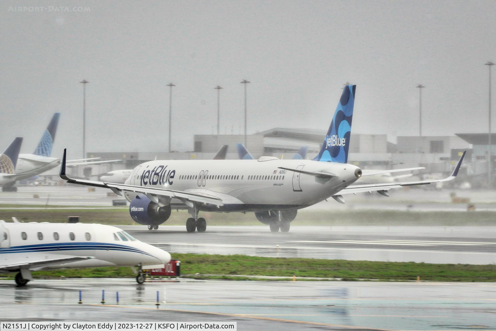 N2151J, 2023 Airbus 321-271NXLR (NEO) C/N 11336, Runway 10 SFO 2023.