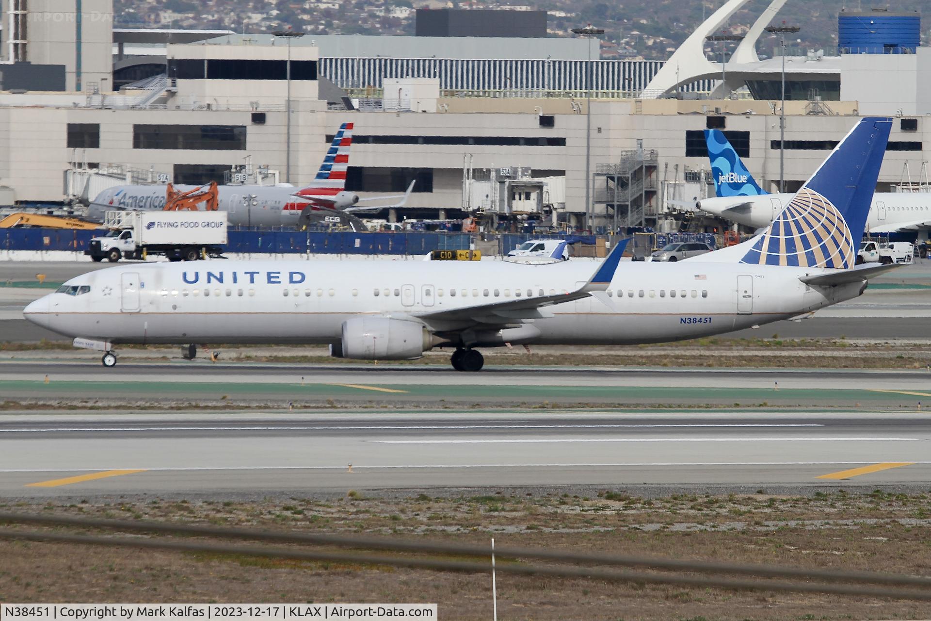 N38451, 2012 Boeing 737-924/ER C/N 31646, B739 United Airlines Boeing 737-900 N38451 UAL2675 IAH-LAX
