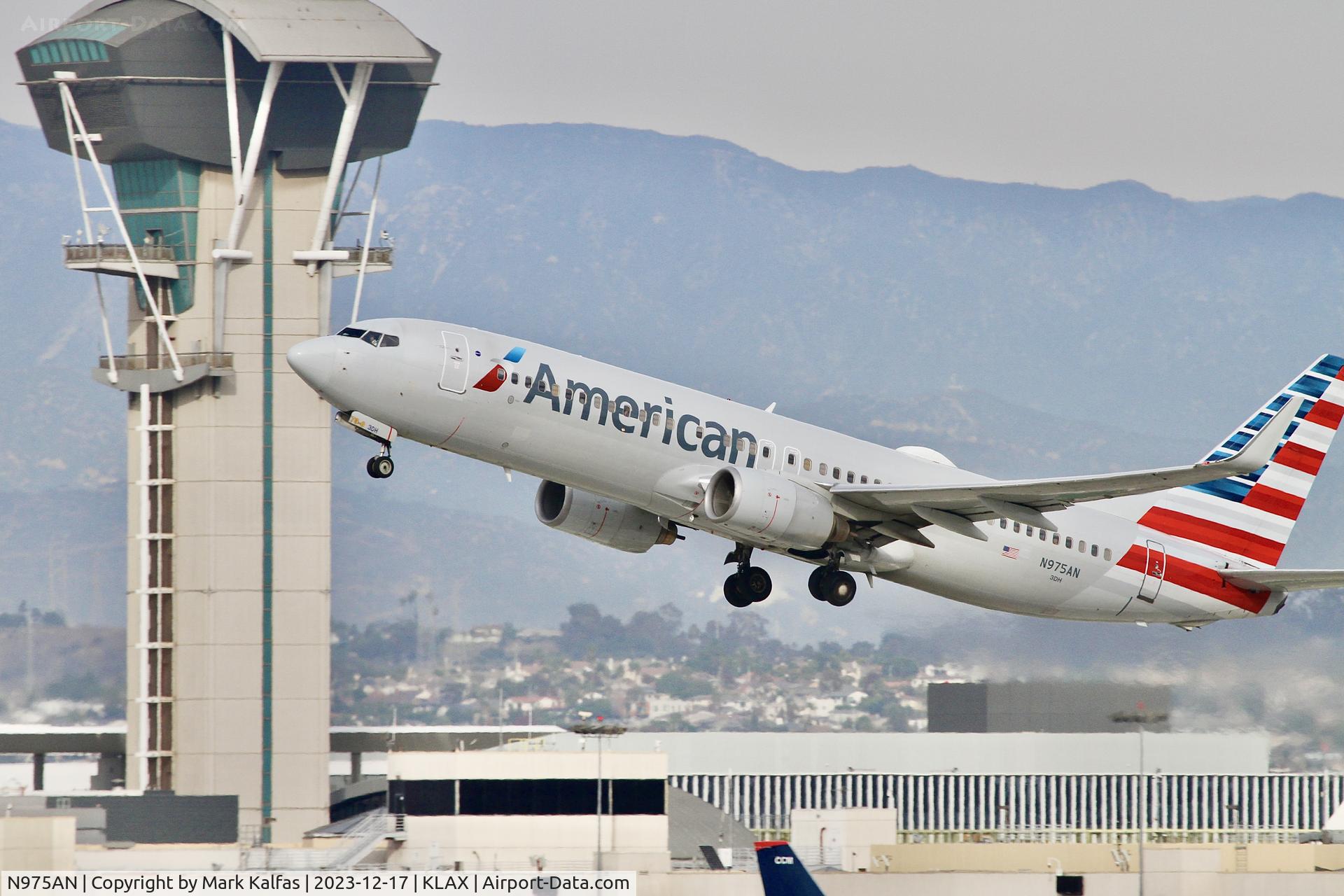N975AN, 2001 Boeing 737-823 C/N 29549, B738 American Airlines Boeing 737-800 N975AN AAL2012 LAX-ORD