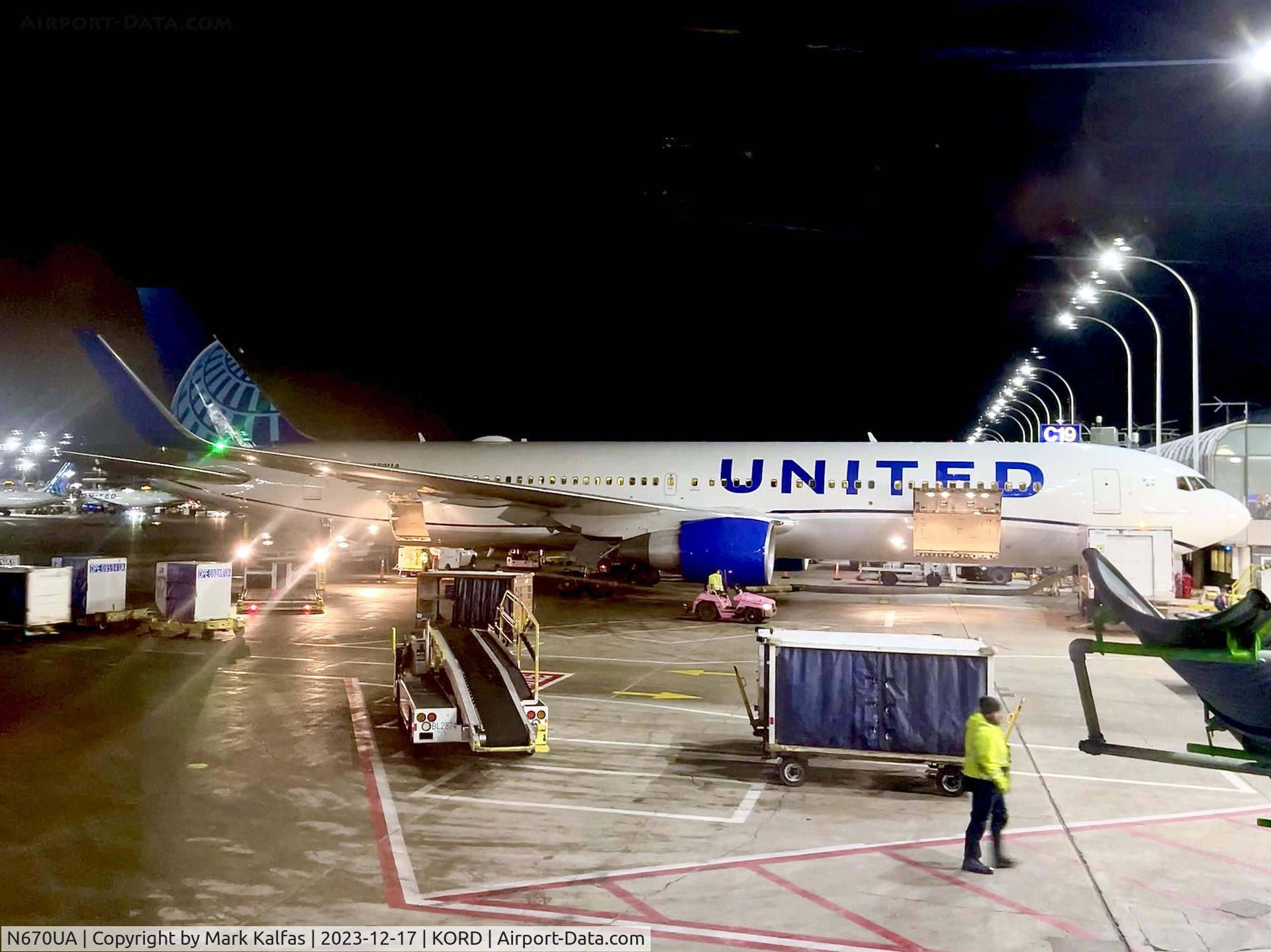 N670UA, 1999 Boeing 767-322 C/N 29240, B763 United Airlines Boeing 767-322 N670UA UA935 at ORD preparing for a trip to LHR at gate C19 ORD