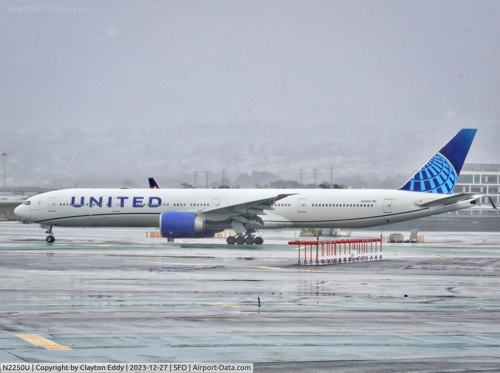 N2250U, 2019 Boeing 777-300/ER C/N 66590, runway 10 SFO 2023.