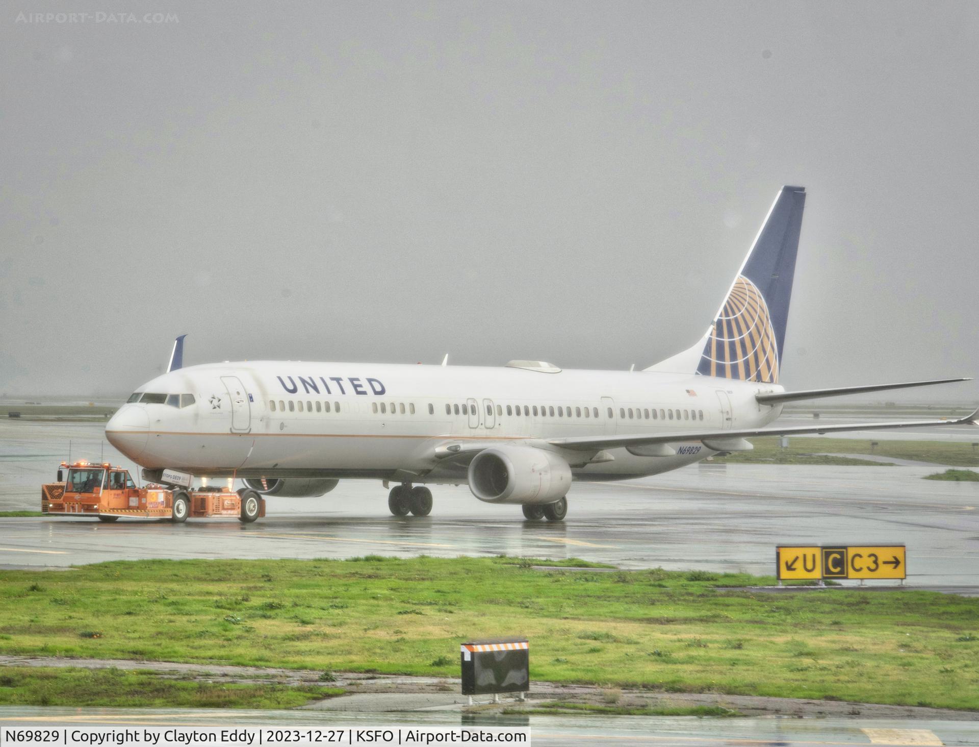 N69829, 2014 Boeing 737-924/ER C/N 44561, Runway 10 SFO 2023.