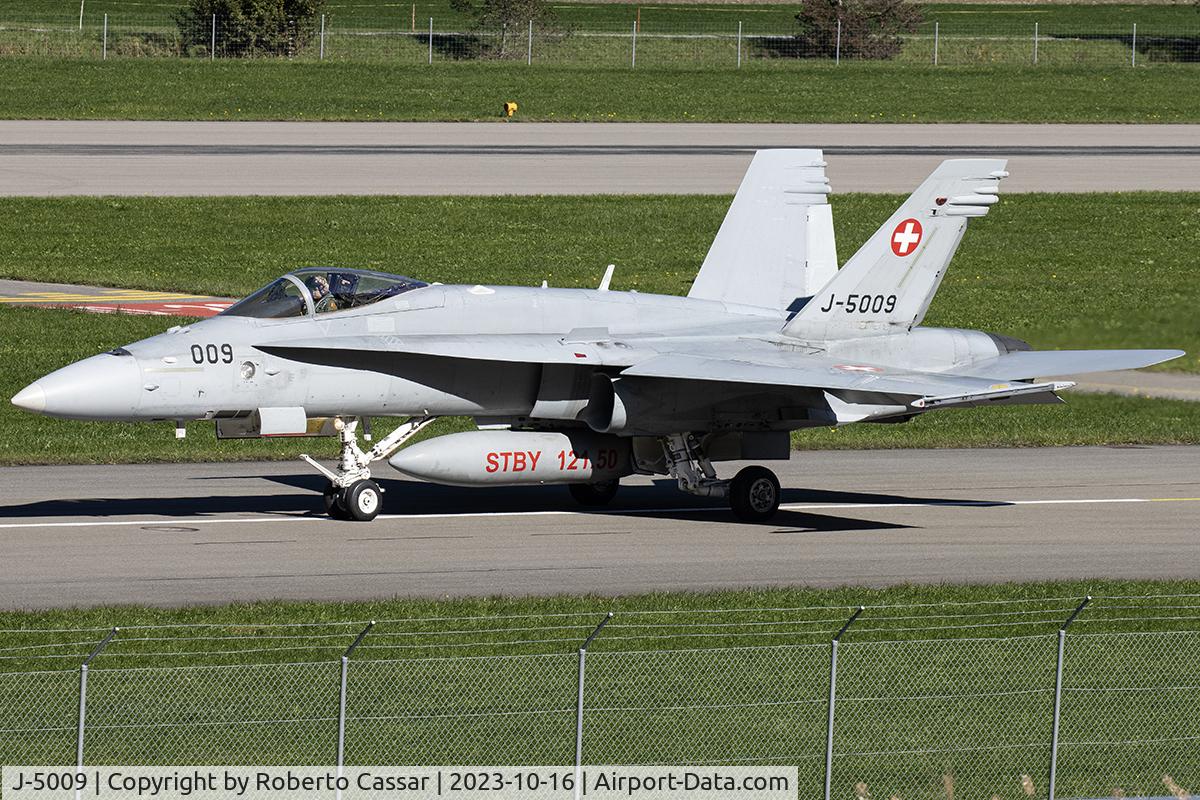 J-5009, McDonnell Douglas F/A-18C Hornet C/N 1343/SFC009, AXALP Airshow 2023