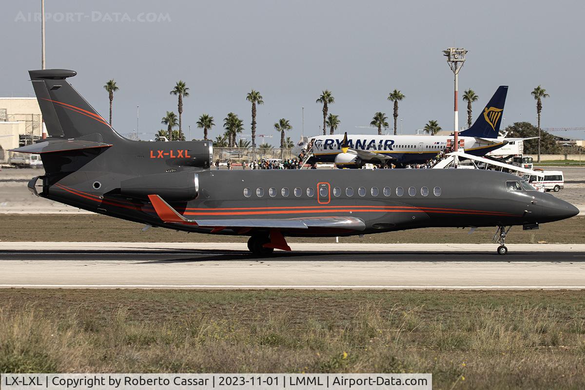 LX-LXL, Dassault Falcon 8X C/N 460, Runway 31 Backtrack