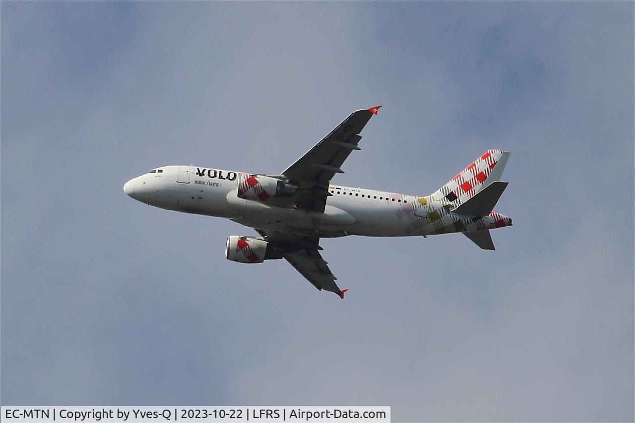 EC-MTN, 2003 Airbus A319-112 C/N 2113, Airbus A319-112, long approach rwy 21, Nantes-Atlantique airport (LFRS-NTE)
