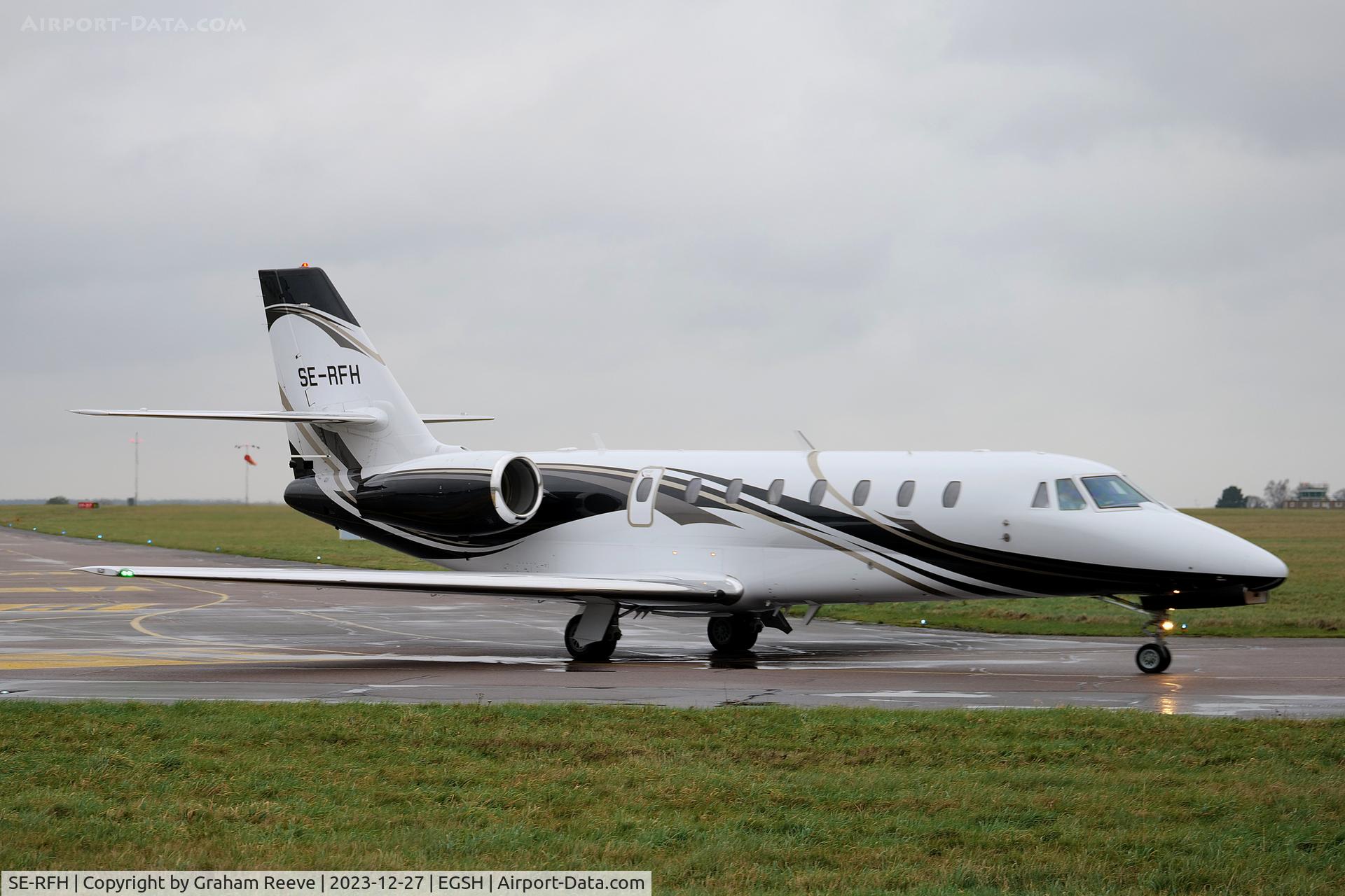 SE-RFH, 2006 Cessna 680 Citation Sovereign C/N 680-0059, Just landed at Norwich.