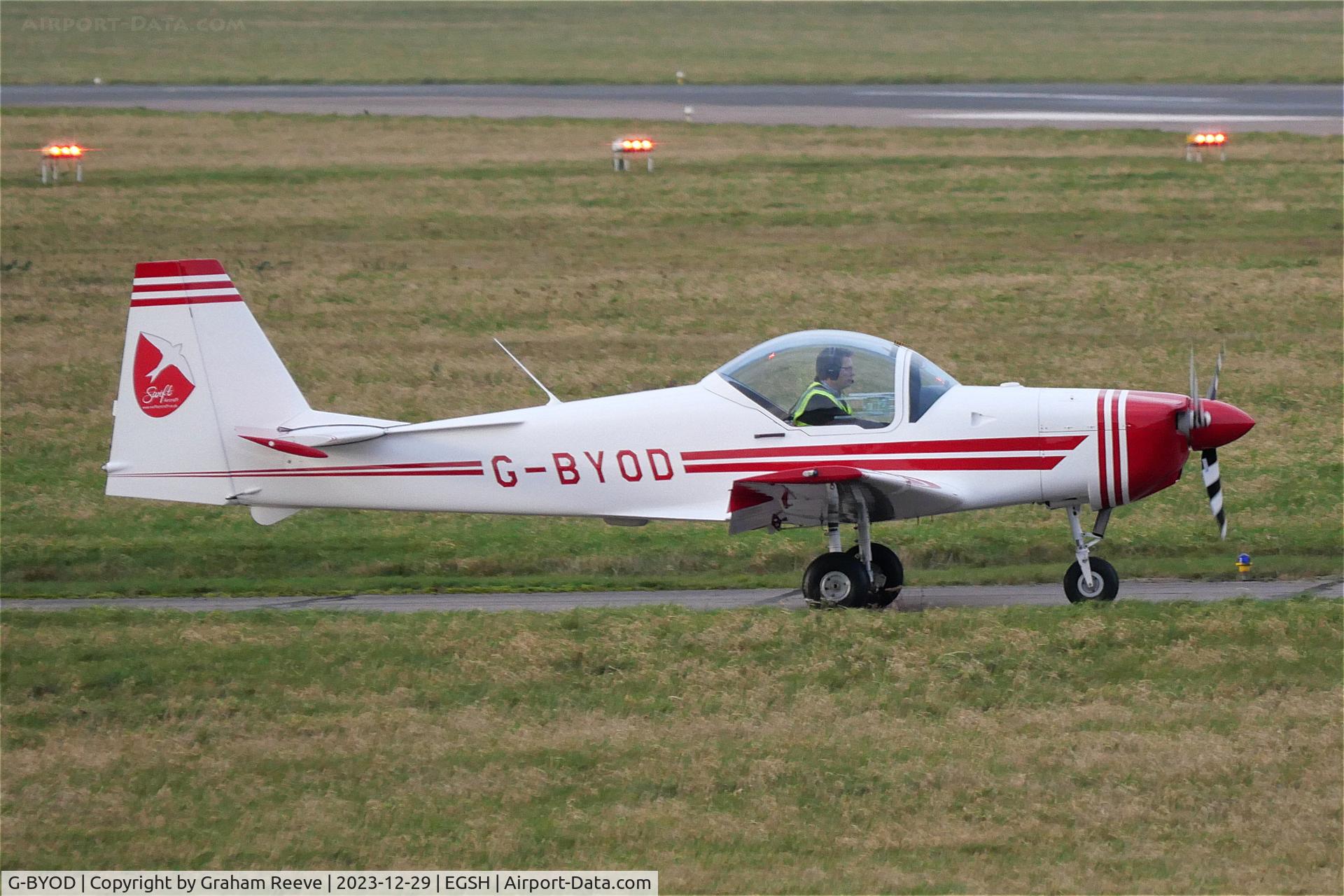 G-BYOD, 2001 Slingsby T-67M-200 Firefly C/N 2265, Departing from Norwich.