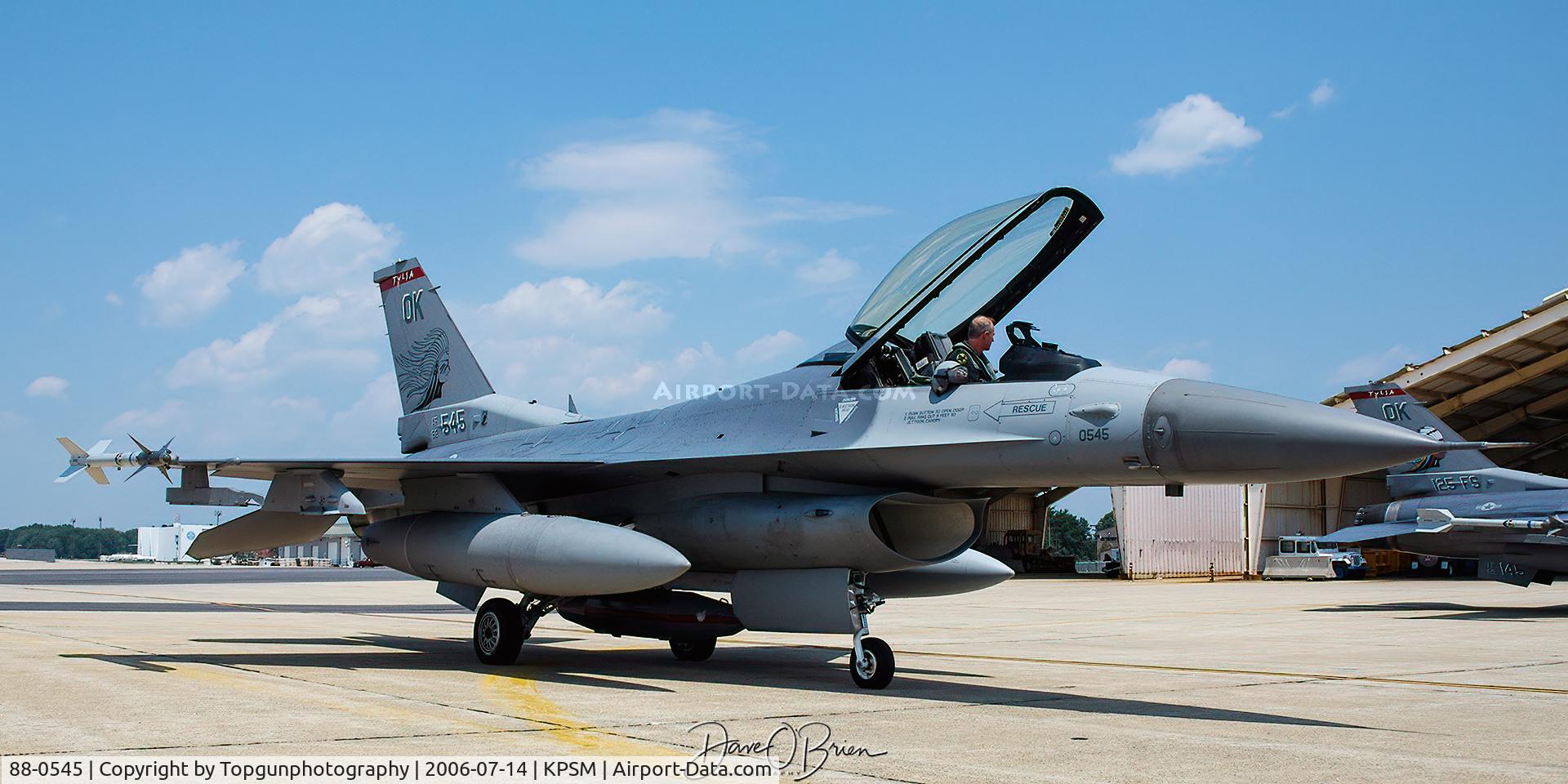 88-0545, 1988 General Dynamics F-16C Fighting Falcon C/N 1C-147, 125th FS firing up