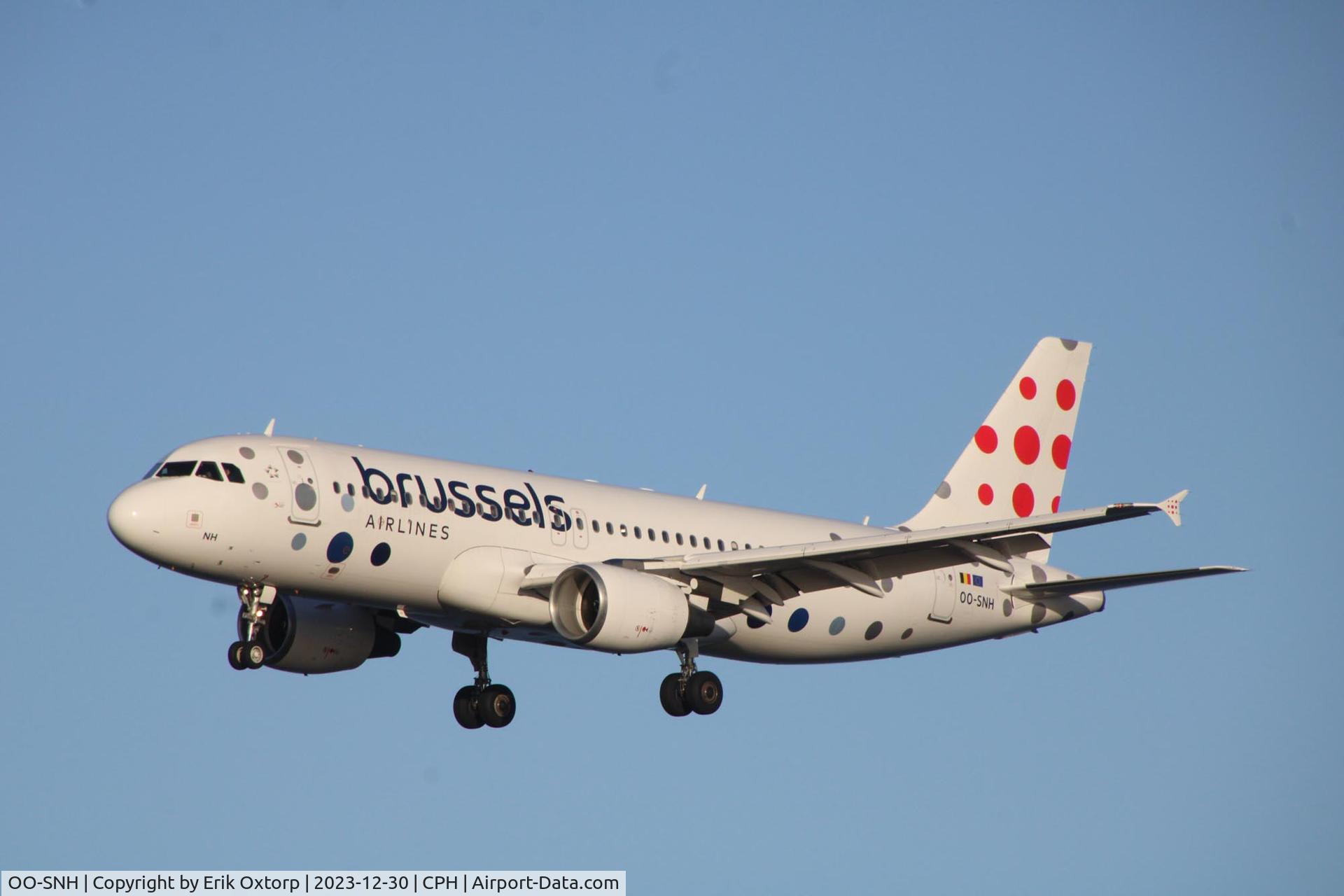 OO-SNH, 2004 Airbus A320-214 C/N 2207, OO-SNH landing rw 22L