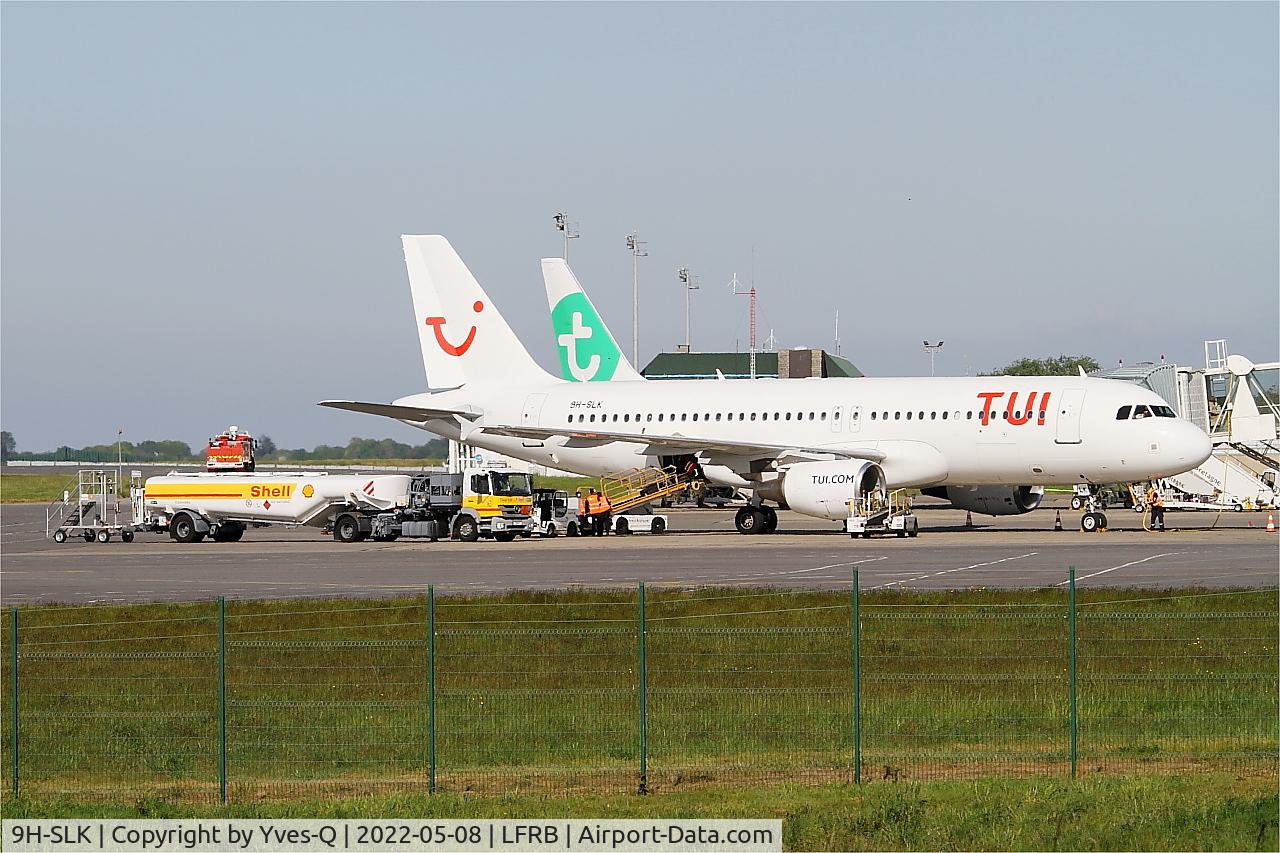 9H-SLK, 2002 Airbus A320-214 C/N 1725, Airbus A320-214, boarding area, Brest-Bretagne Airport (LFRB-BES)